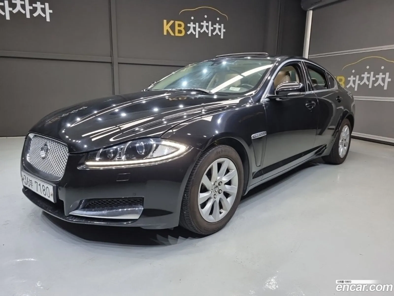 Jaguar XF 2013 — 19