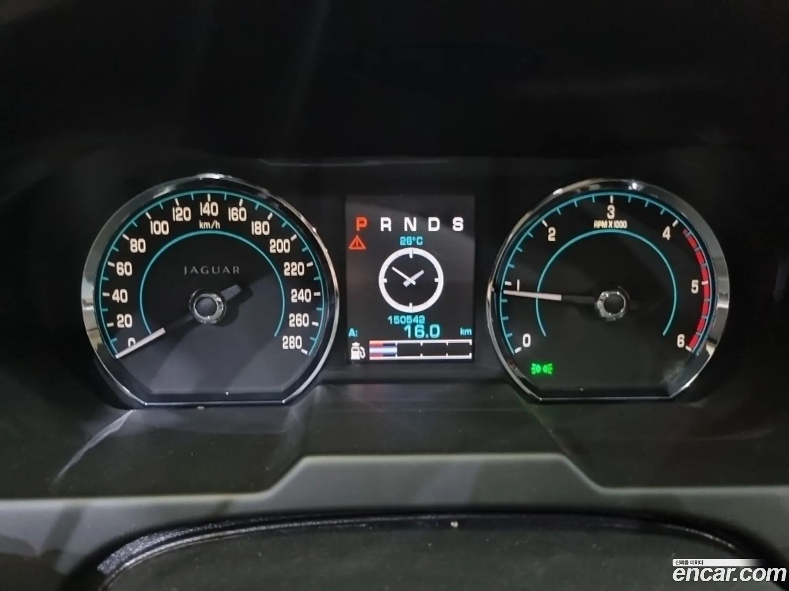 Jaguar XF 2013 — 17