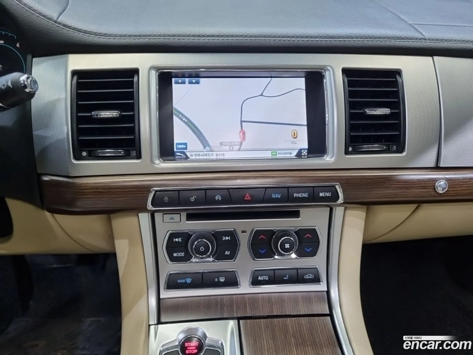 Jaguar XF 2013 — 18