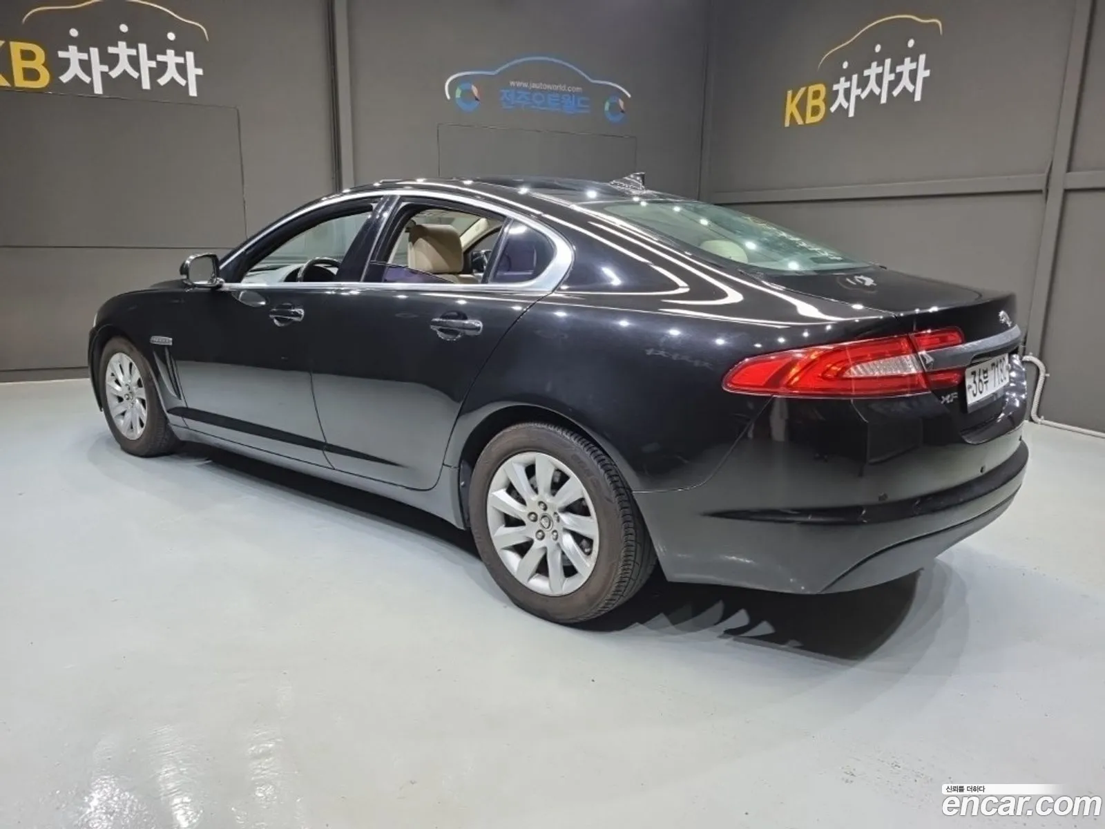 Jaguar XF 2013 — 14
