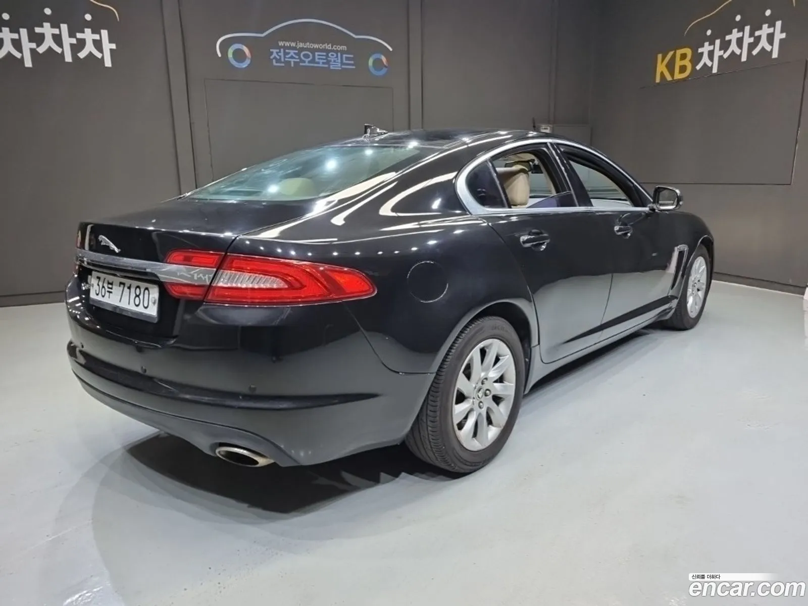 Jaguar XF 2013 — 15