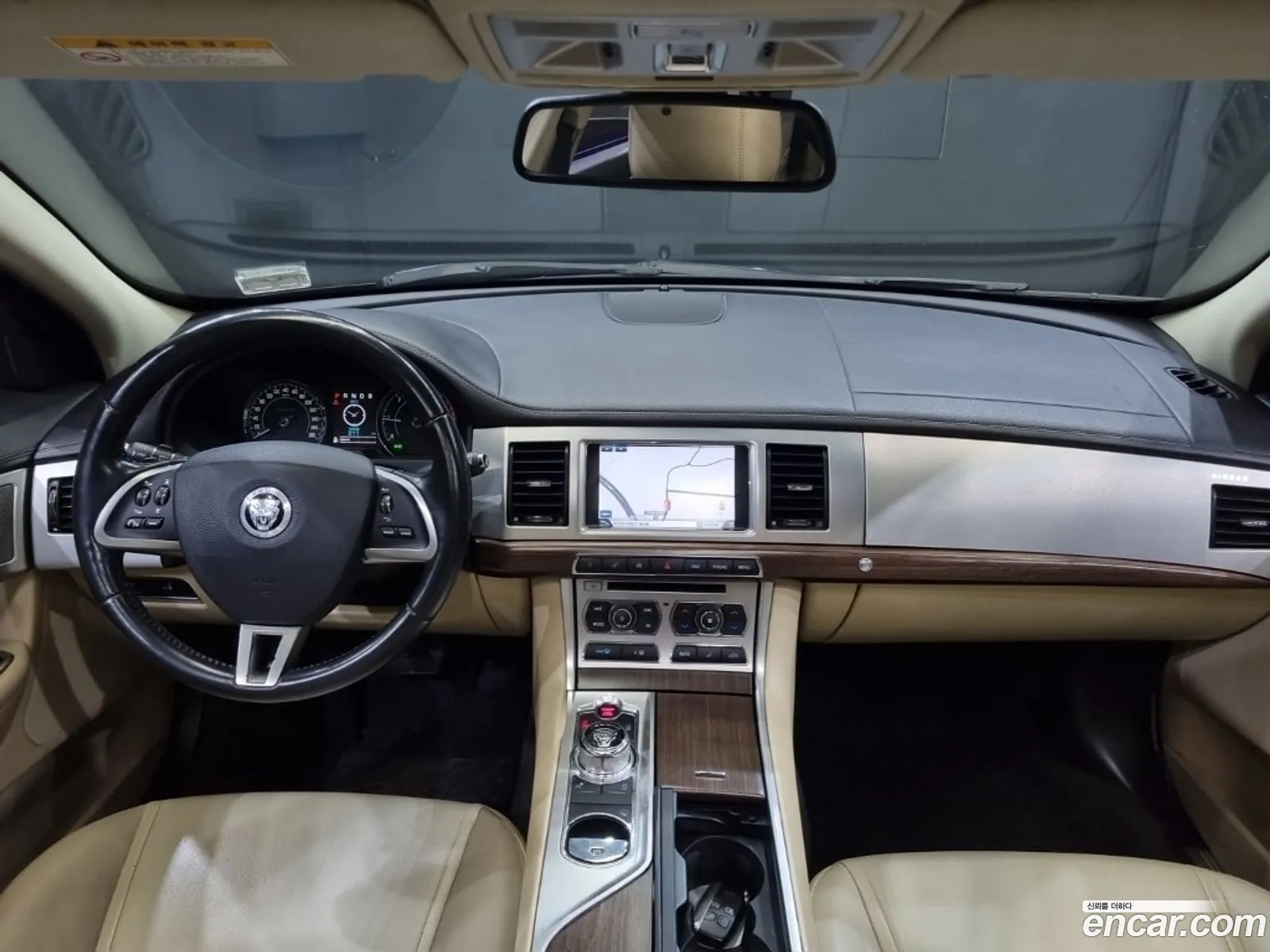 Jaguar XF 2013 — 11