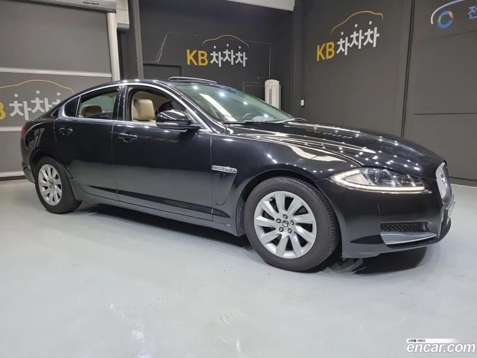Jaguar XF 2013 — 10