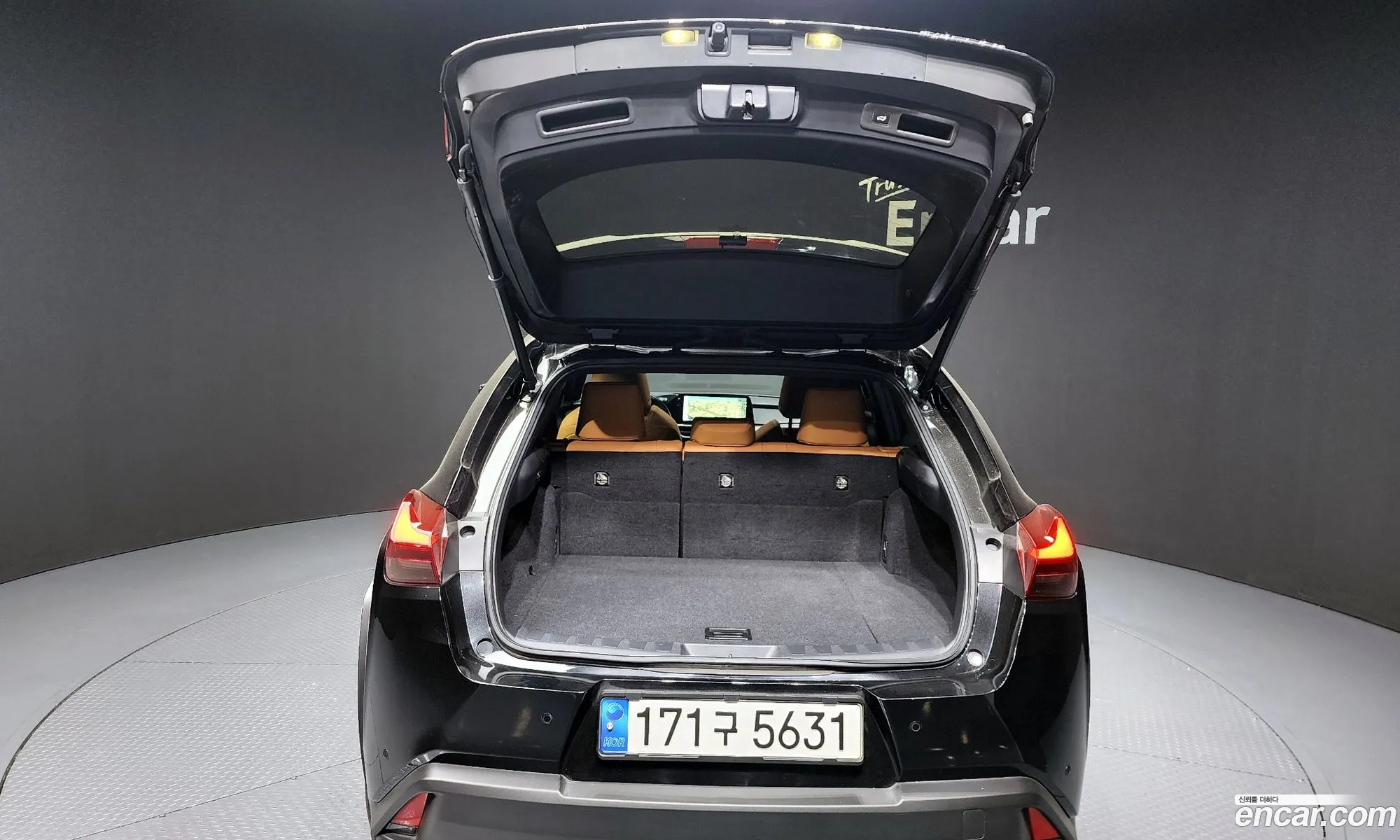 Lexus UX250h 2023 — 18