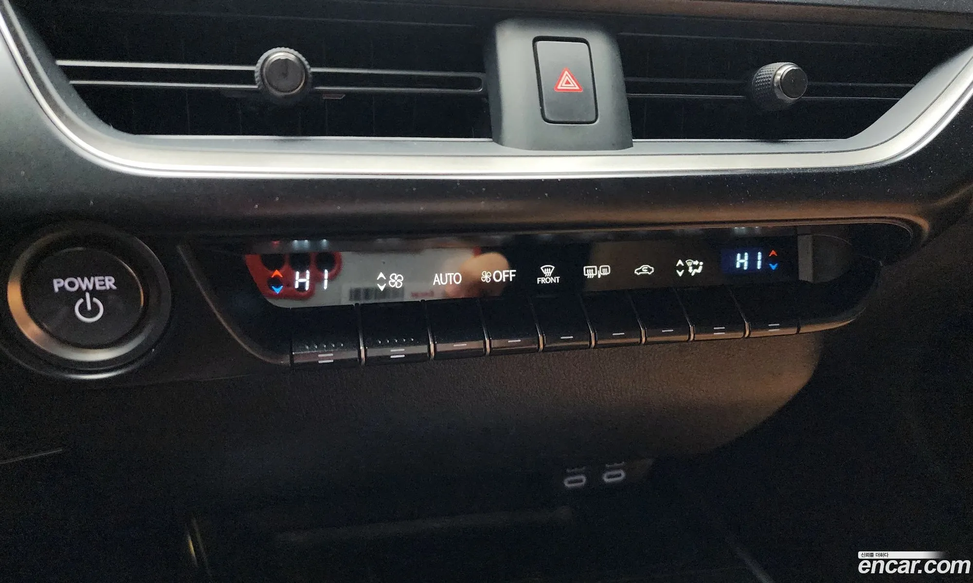 Lexus UX250h 2023 — 7