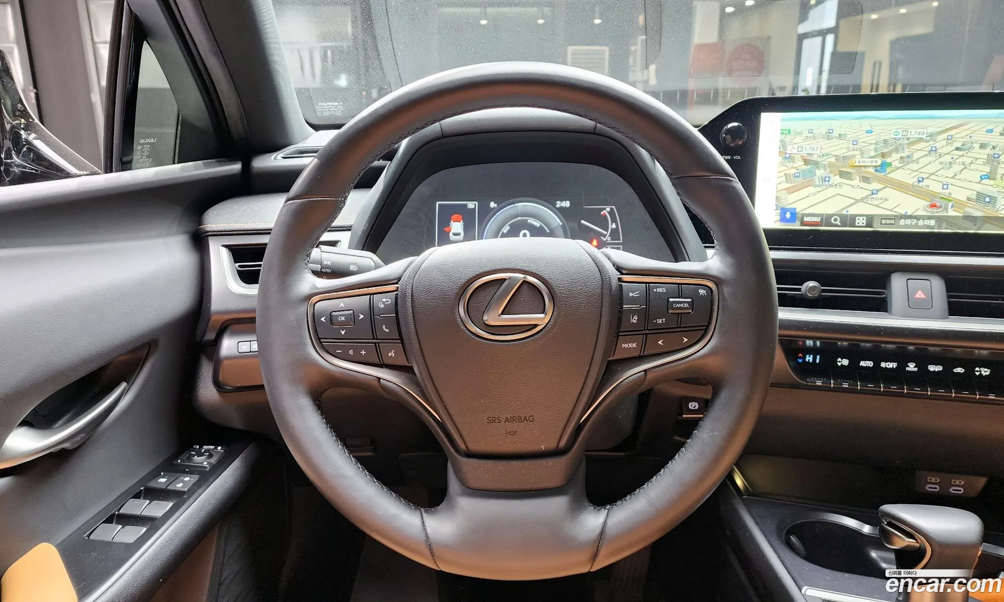 Lexus UX250h 2023 — 12