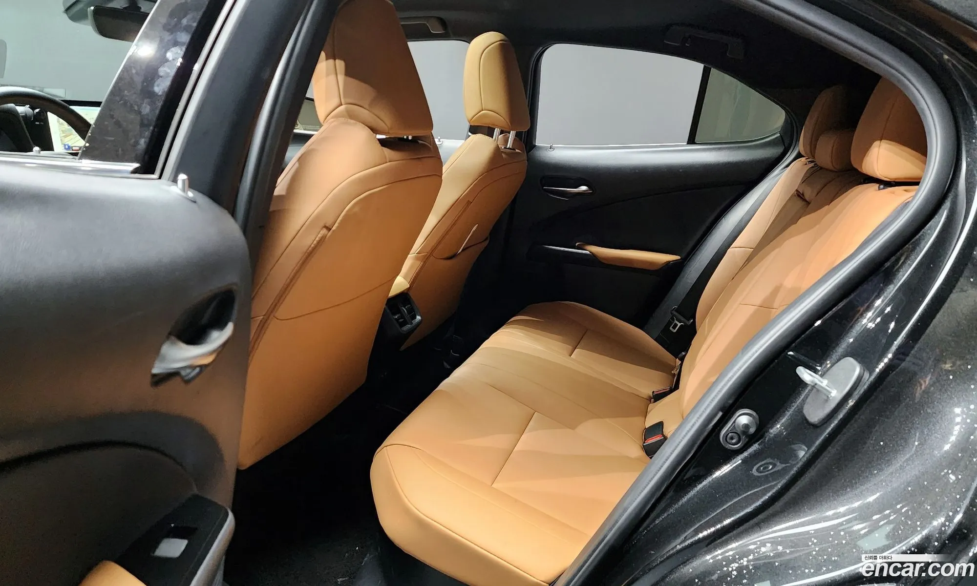 Lexus UX250h 2023 — 15