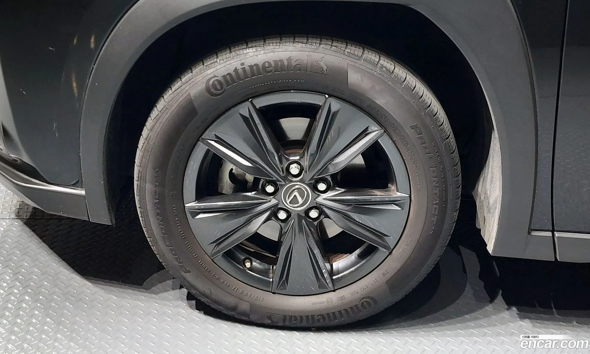 Lexus UX250h 2023 — 14