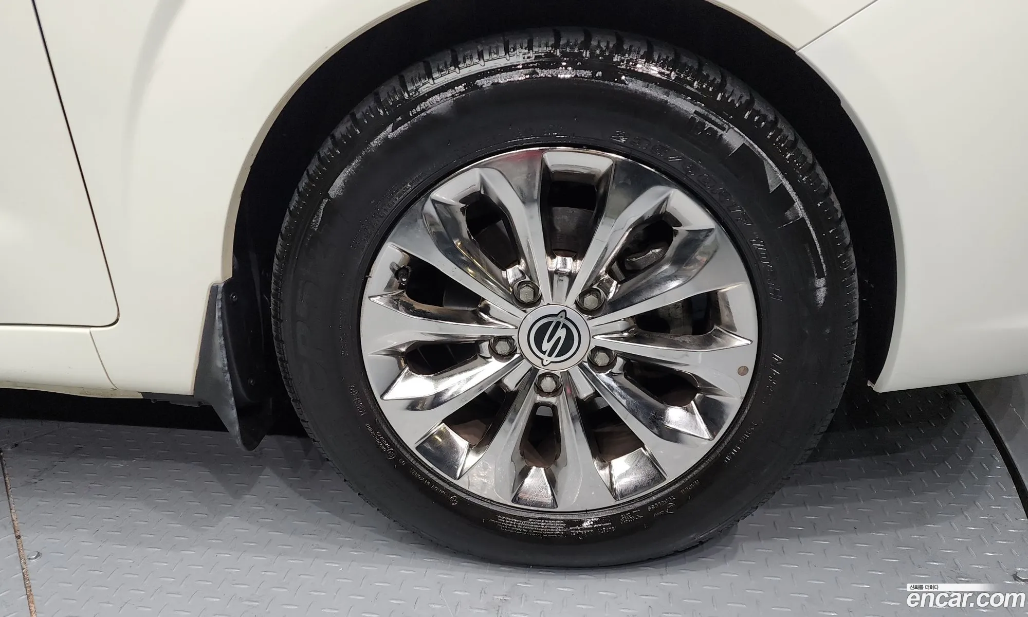 KG Mobility (SsangYong) Korando Turismo 2016 — 20