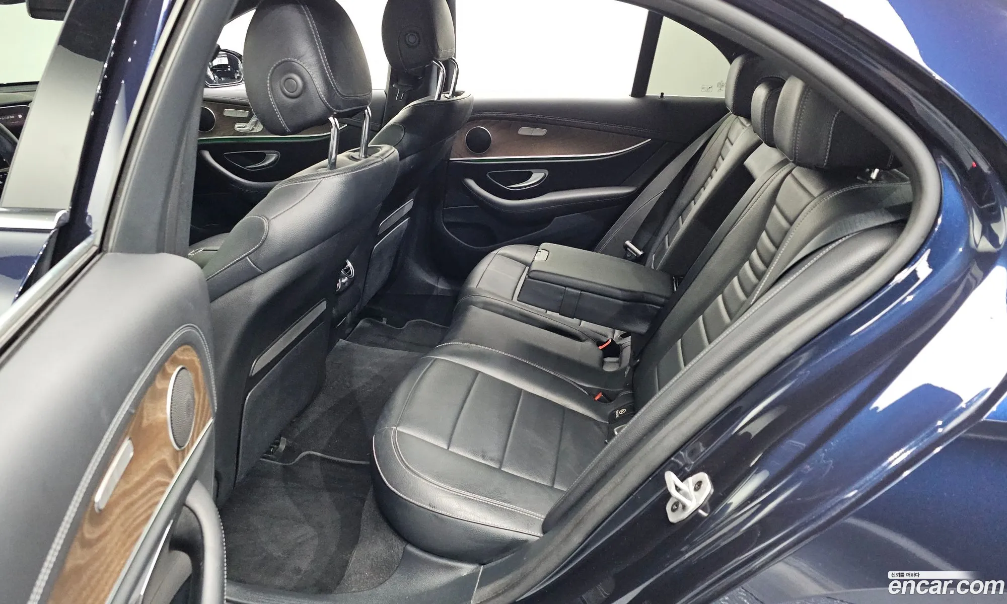 Mercedes-Benz E-Class W213 2022 — 12