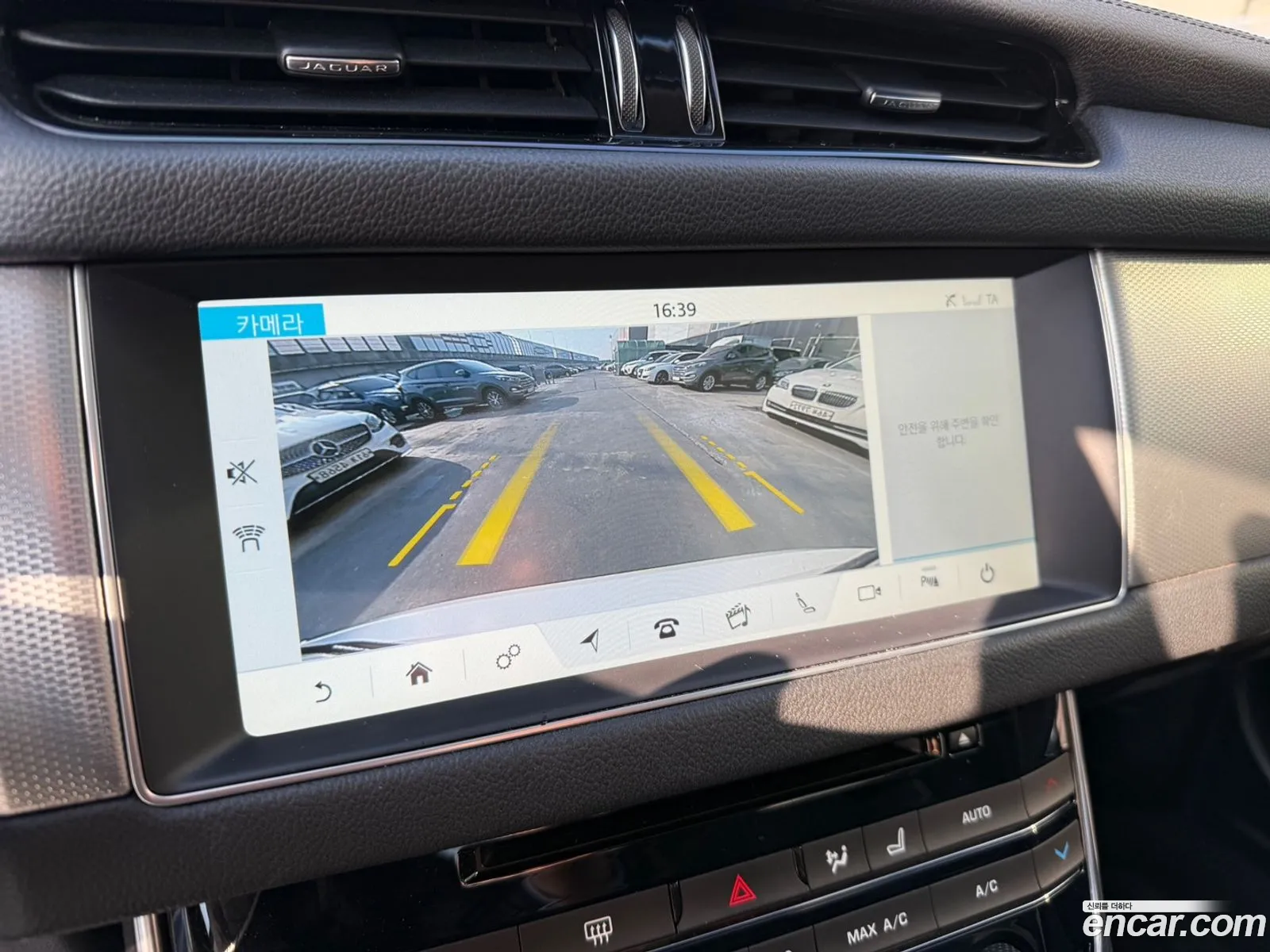 Jaguar XF 2018 — 17
