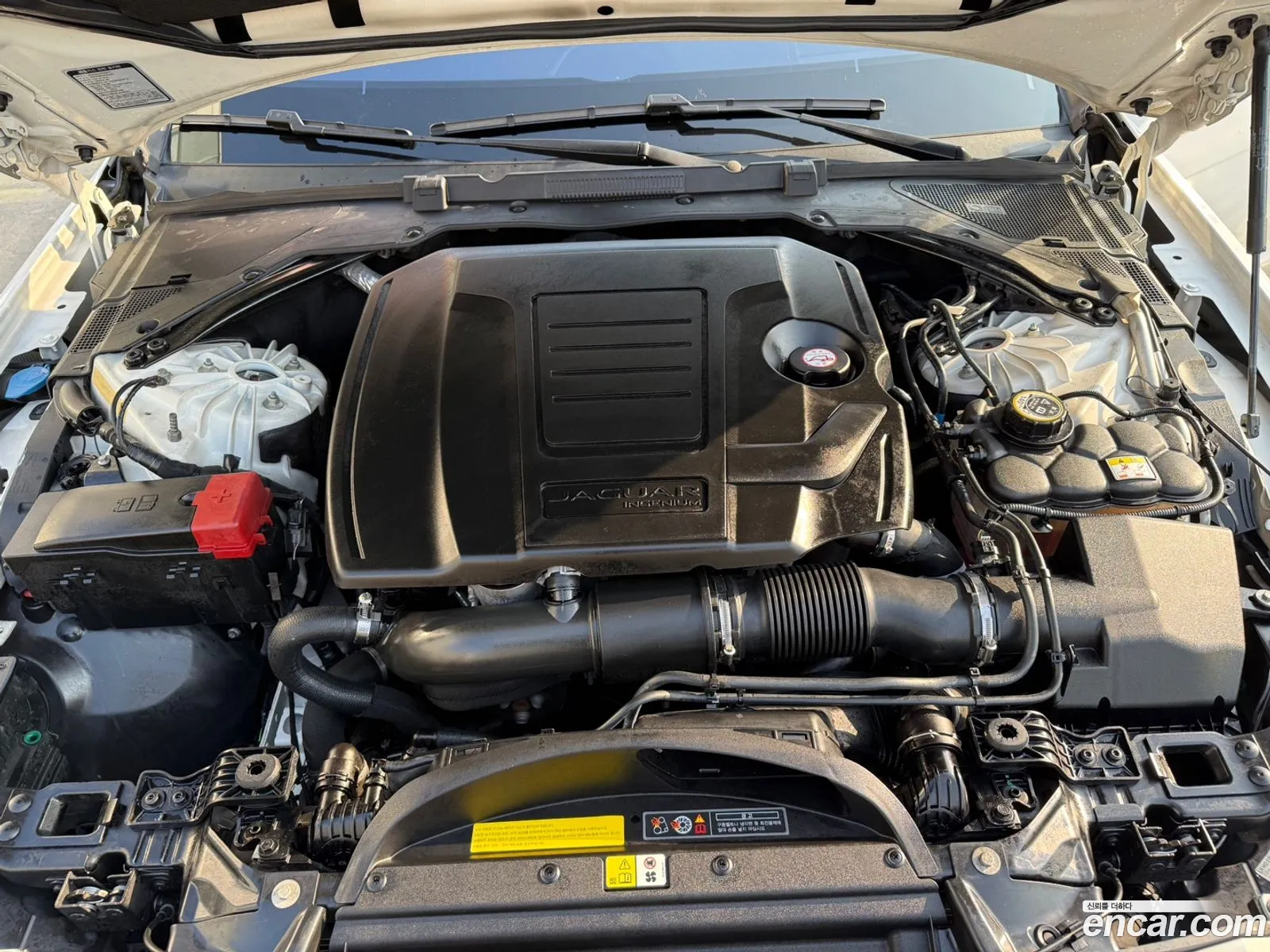 Jaguar XF 2018 — 14