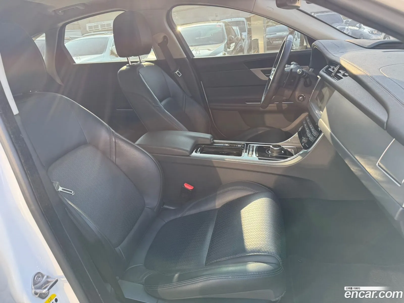 Jaguar XF 2018 — 11