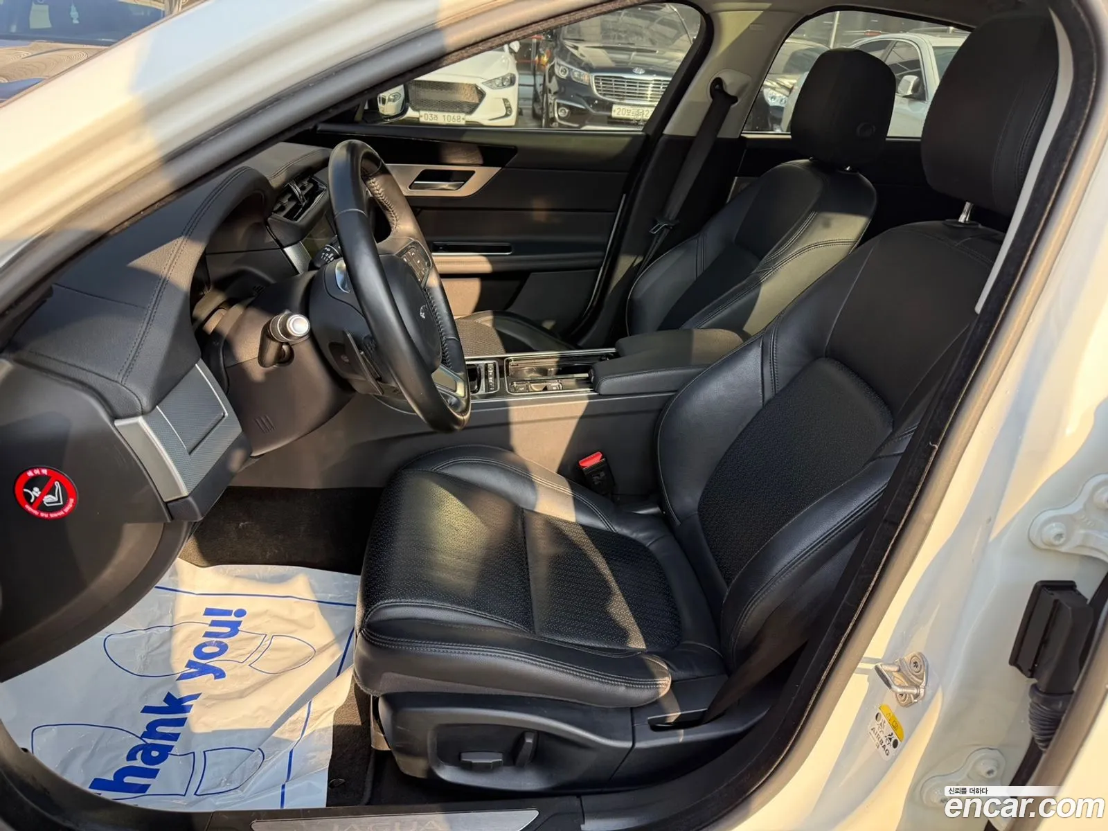 Jaguar XF 2018 — 10
