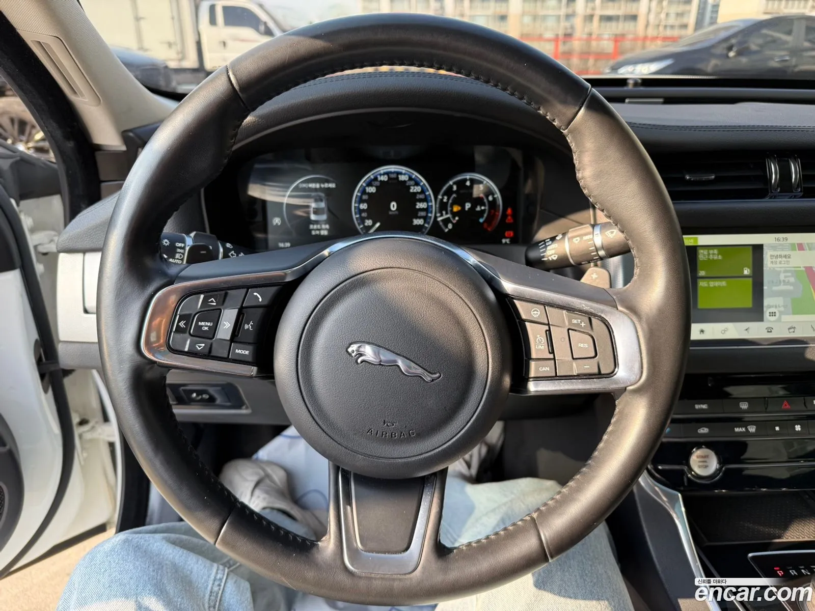 Jaguar XF 2018 — 2