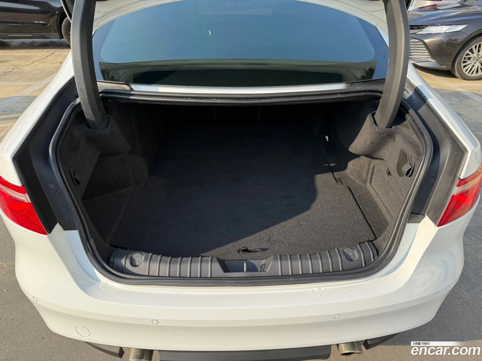 Jaguar XF 2018 — 12