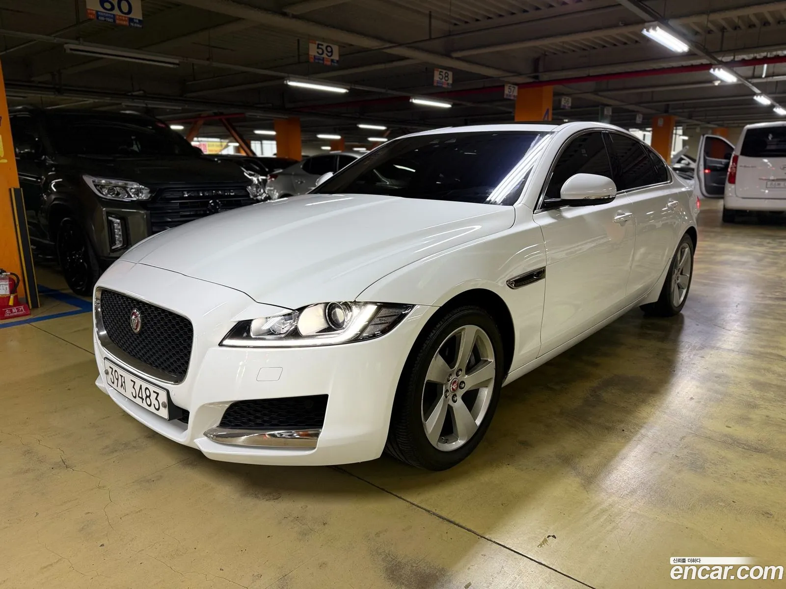 Jaguar XF 2018 — 15