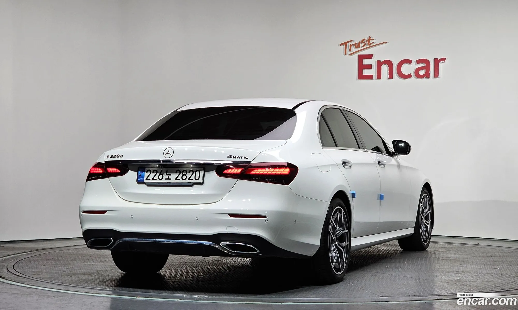 Mercedes-Benz E-Class W213 2022 — 12