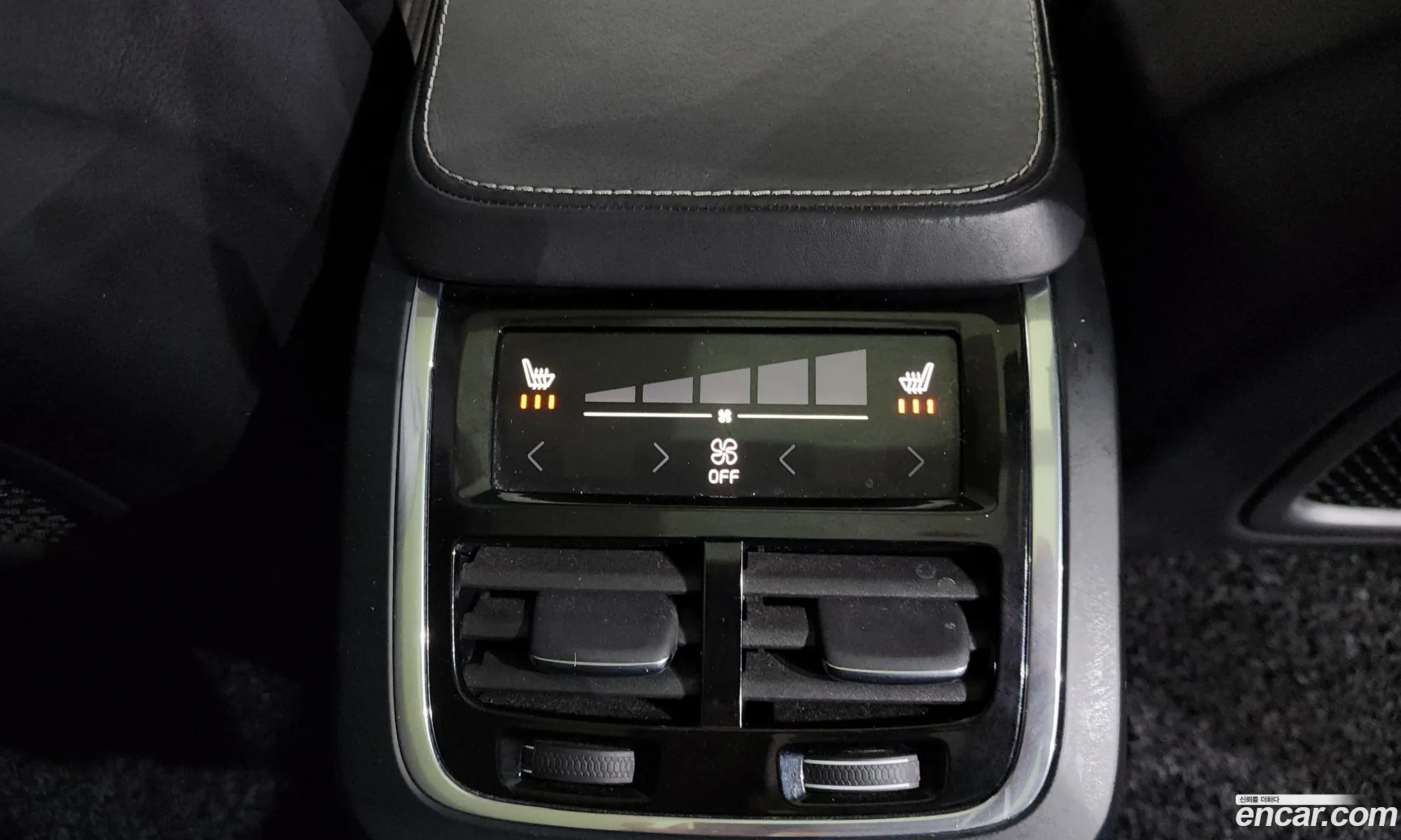 Volvo XC90 2017 YV1LFA22CH1123107 — 7