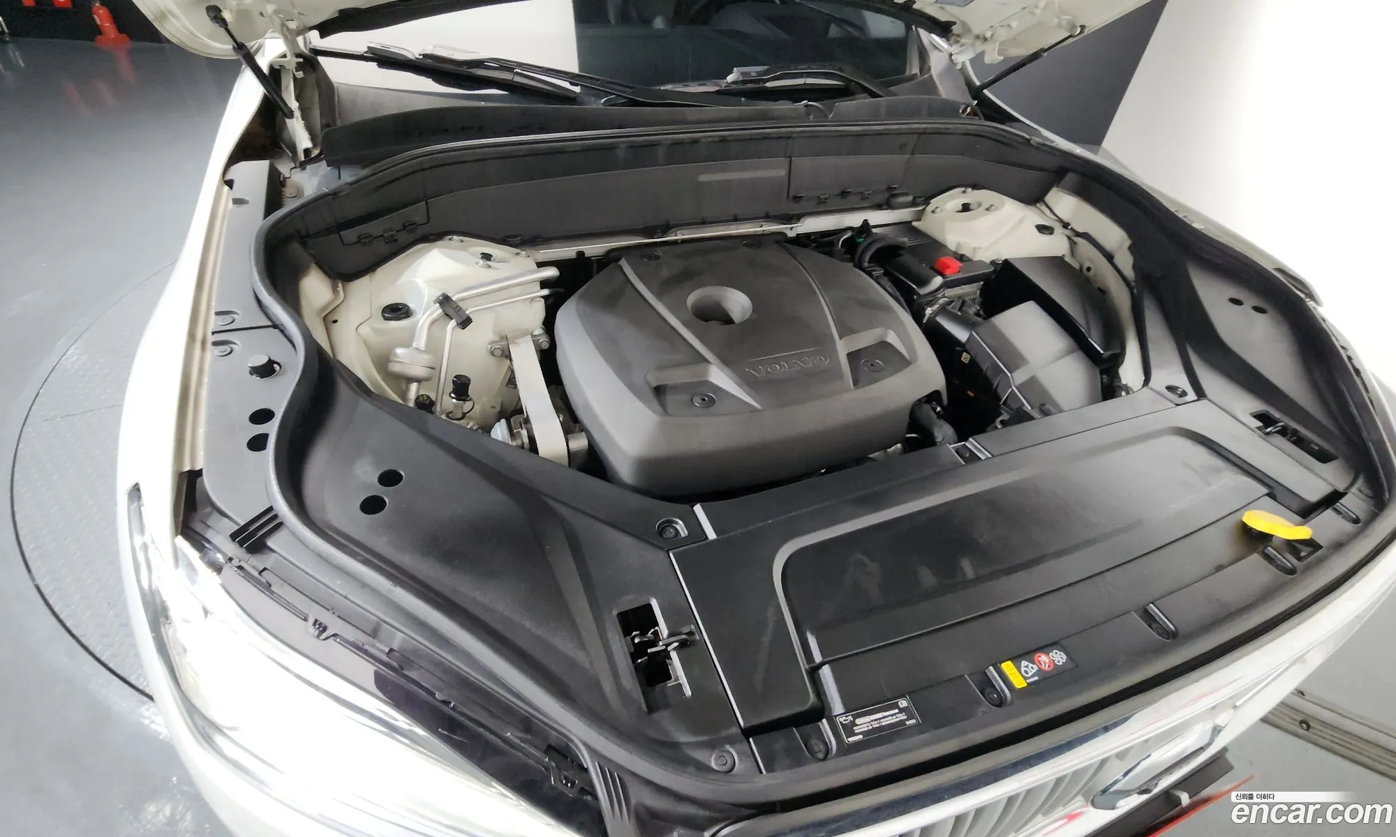 Volvo XC90 2017 YV1LFA22CH1123107 — 6