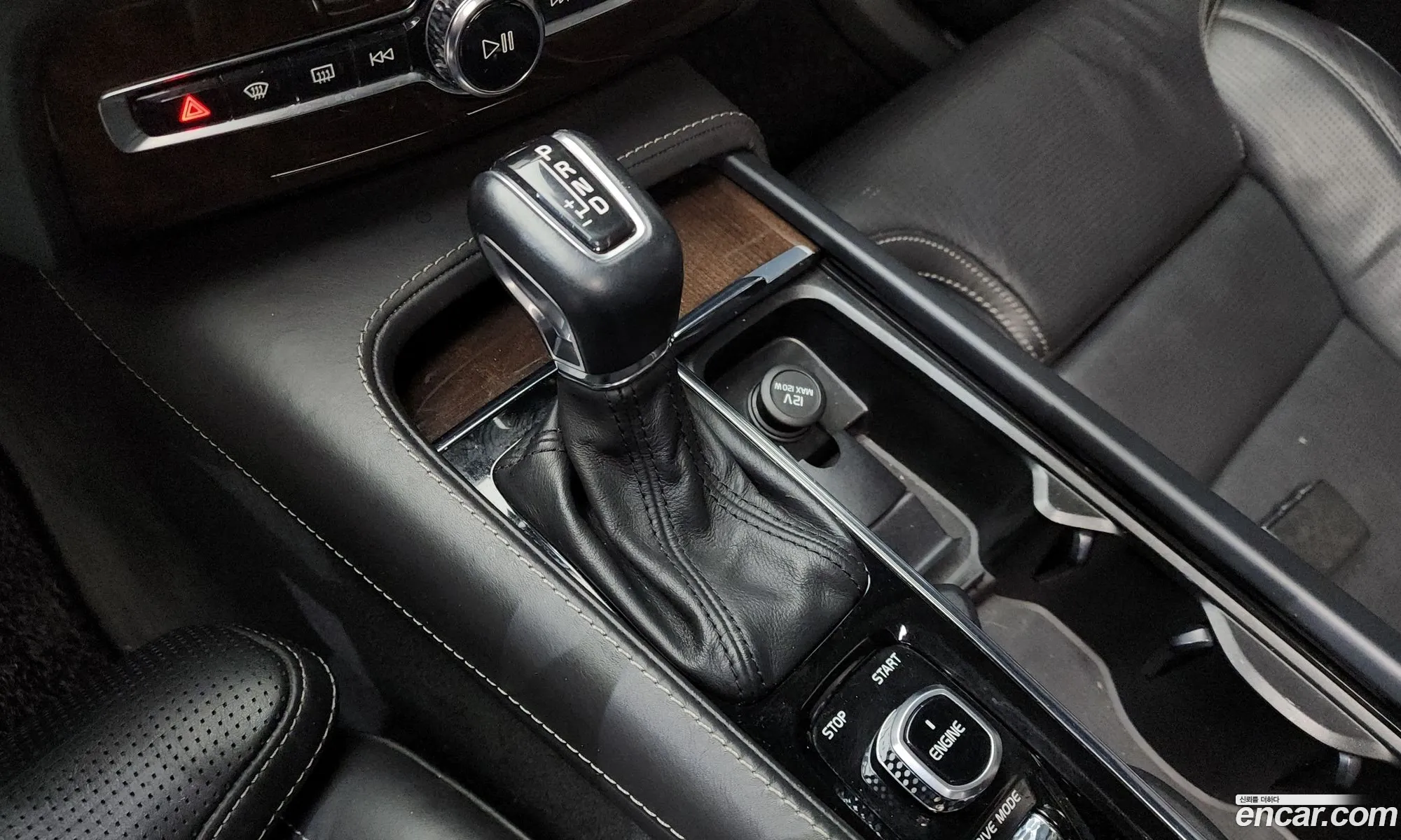 Volvo XC90 2017 YV1LFA22CH1123107 — 16