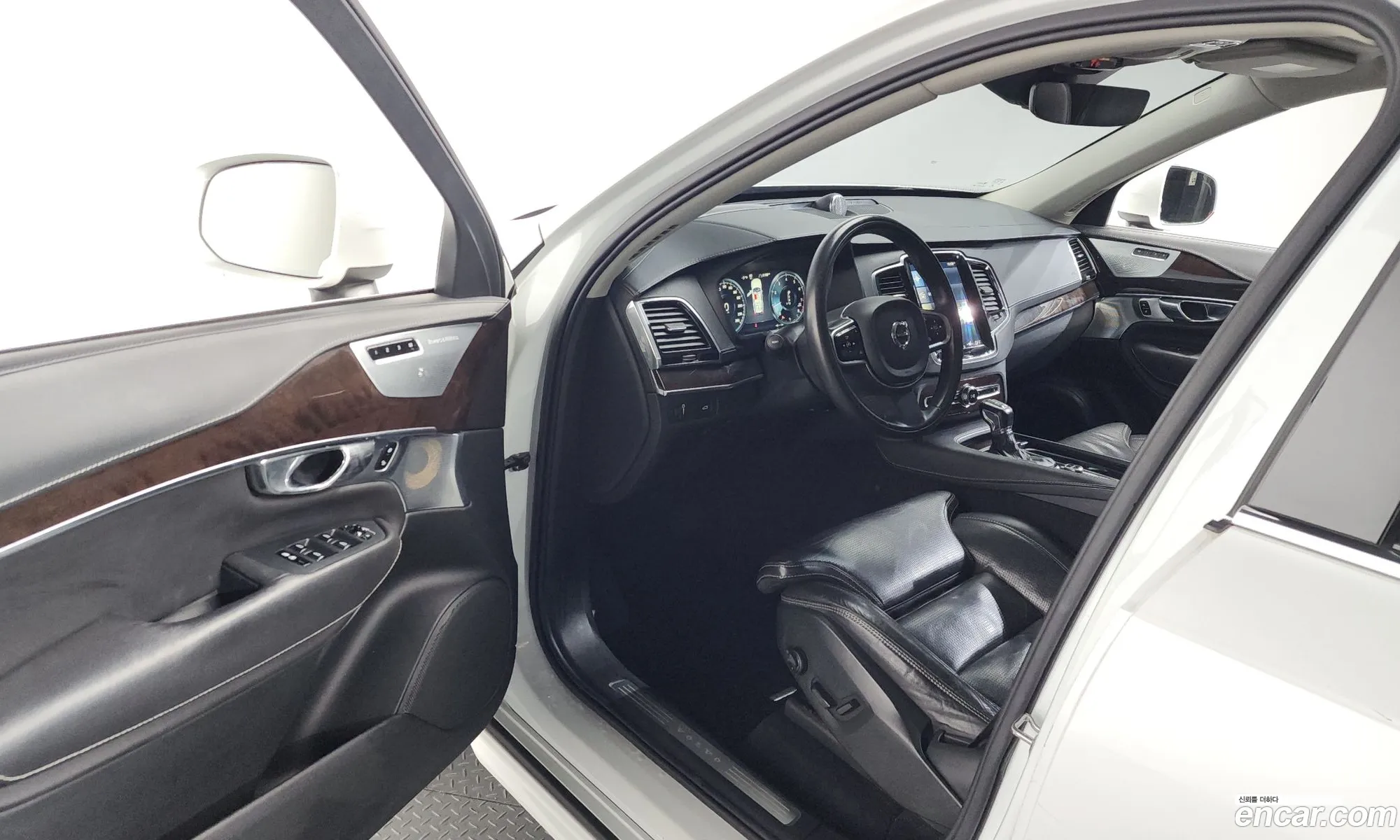 Volvo XC90 2017 YV1LFA22CH1123107 — 13