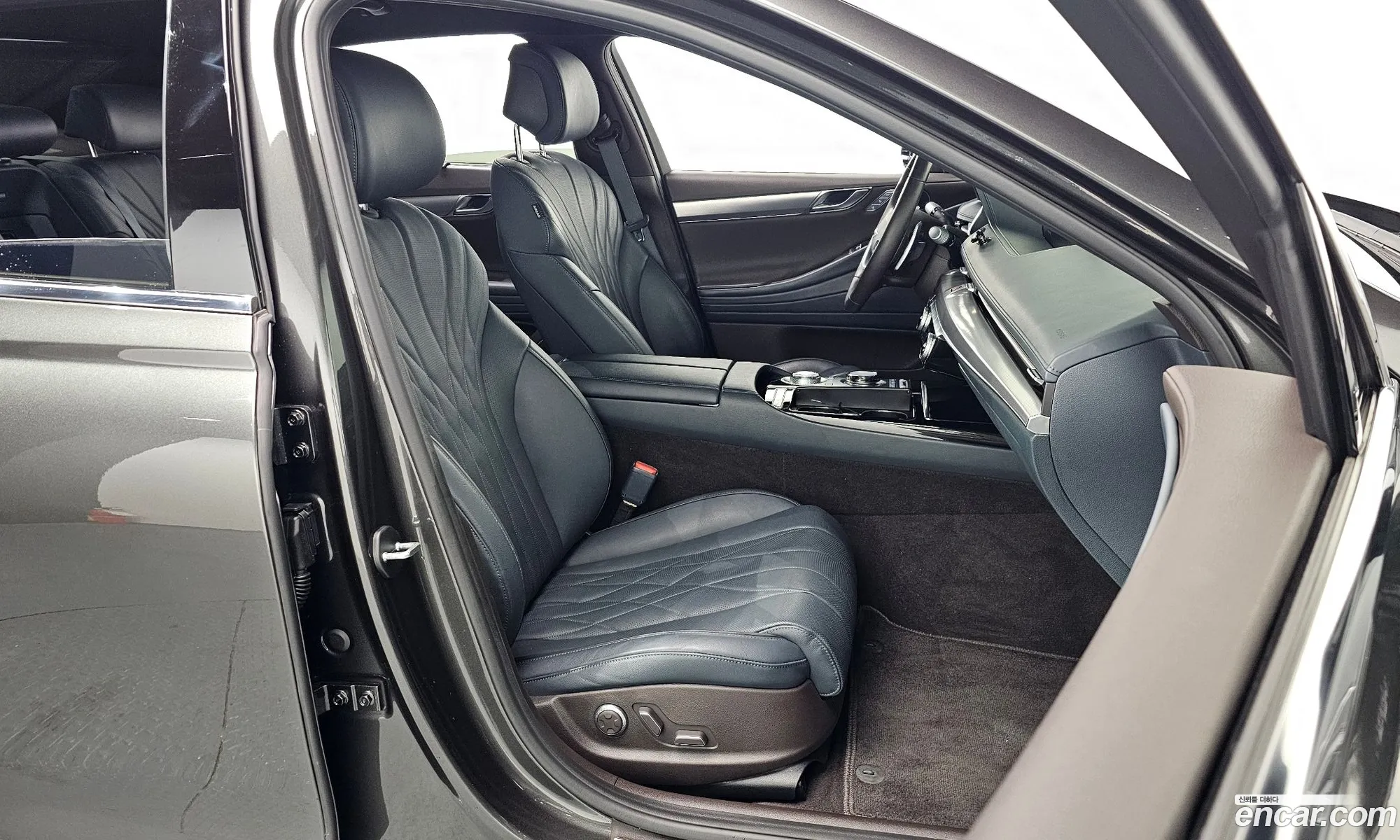 Genesis G80 2023 — 2