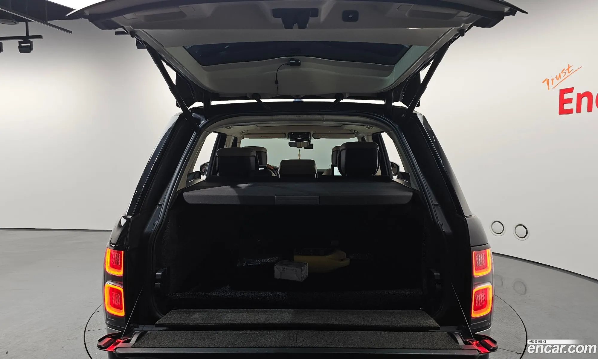 Land Rover Range Rover 2018 SALGA3BJ5JA510805 — 4