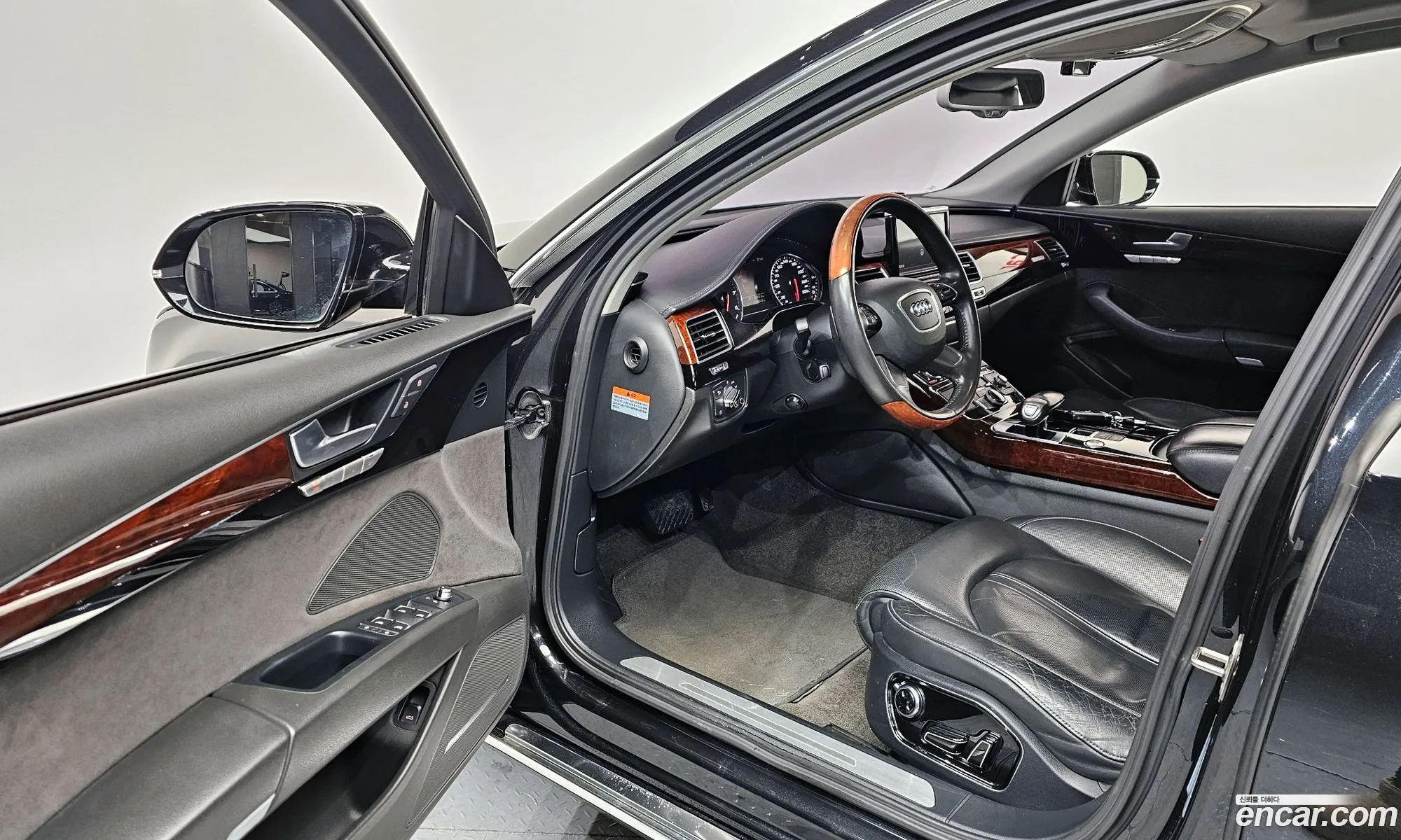 Audi A8 2011 — 17