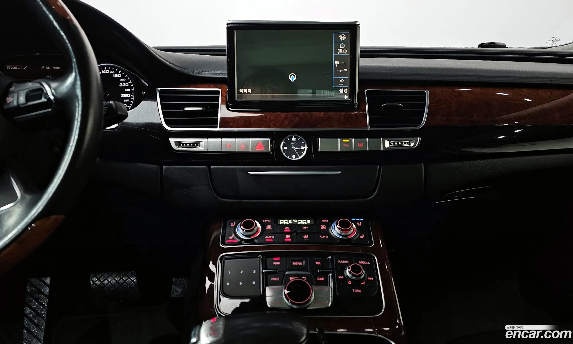 Audi A8 2011 — 20