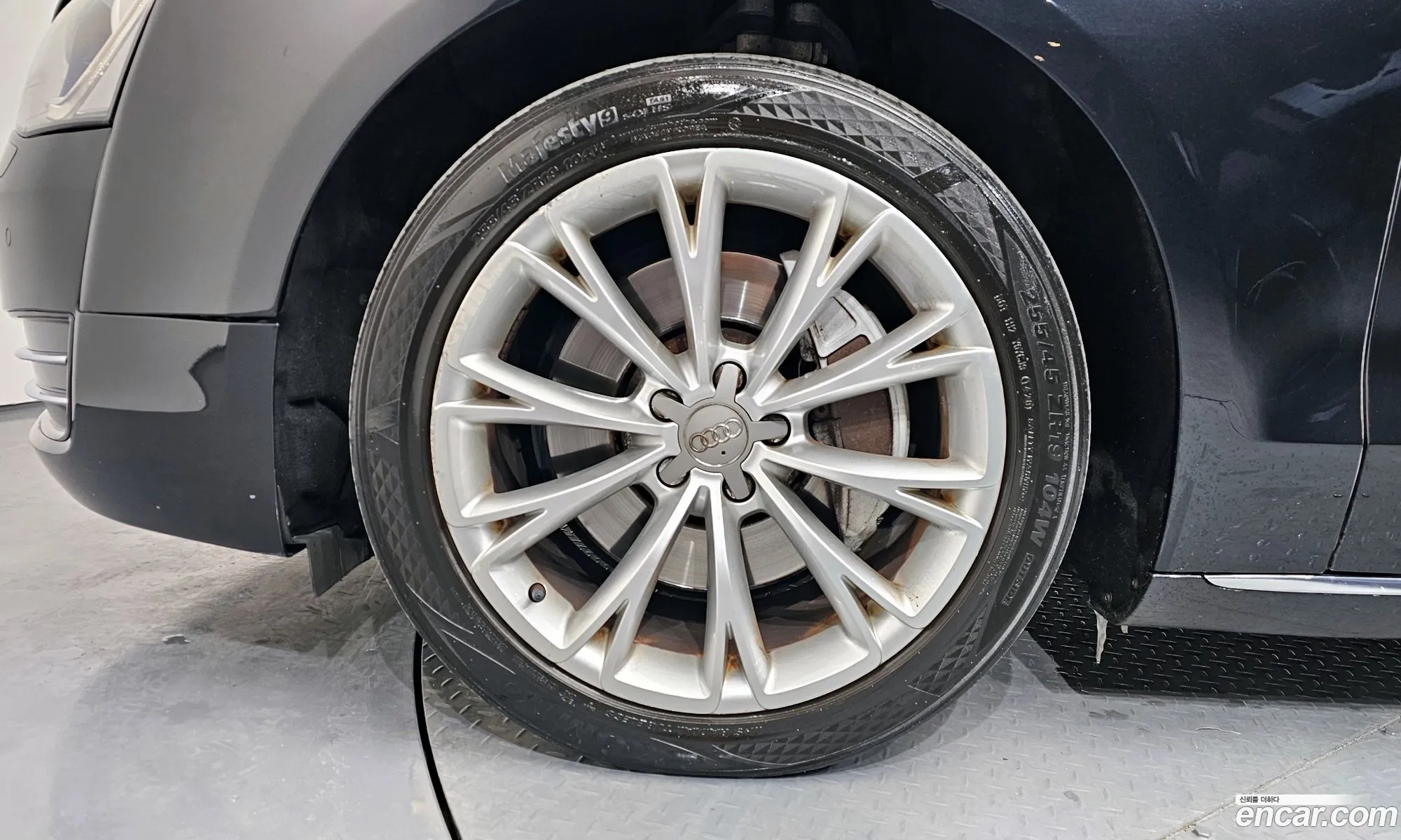 Audi A8 2011 — 11