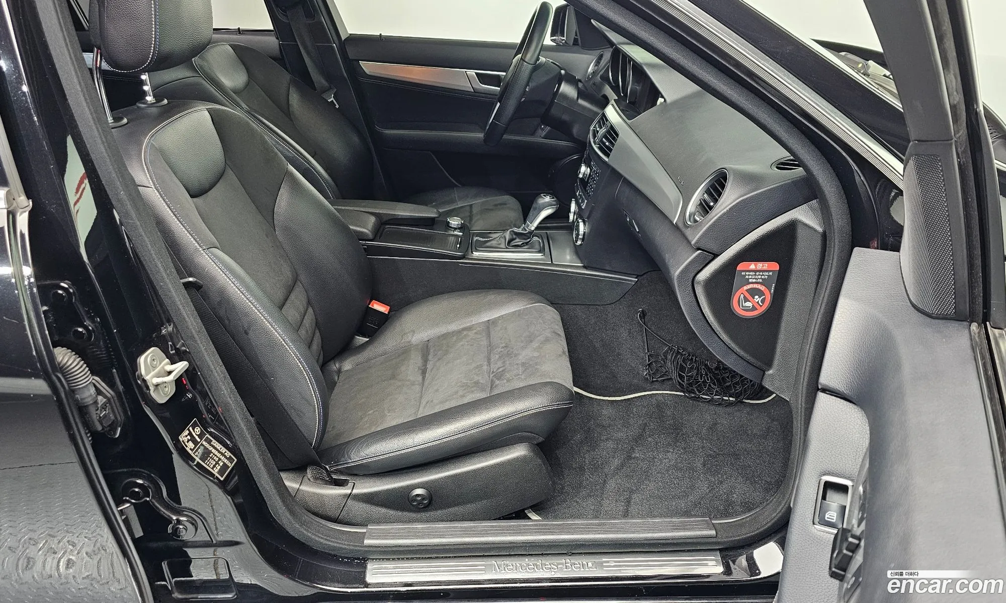 Mercedes-Benz C-Class W204 2014 WDDGF8EB6EA928330 — 2