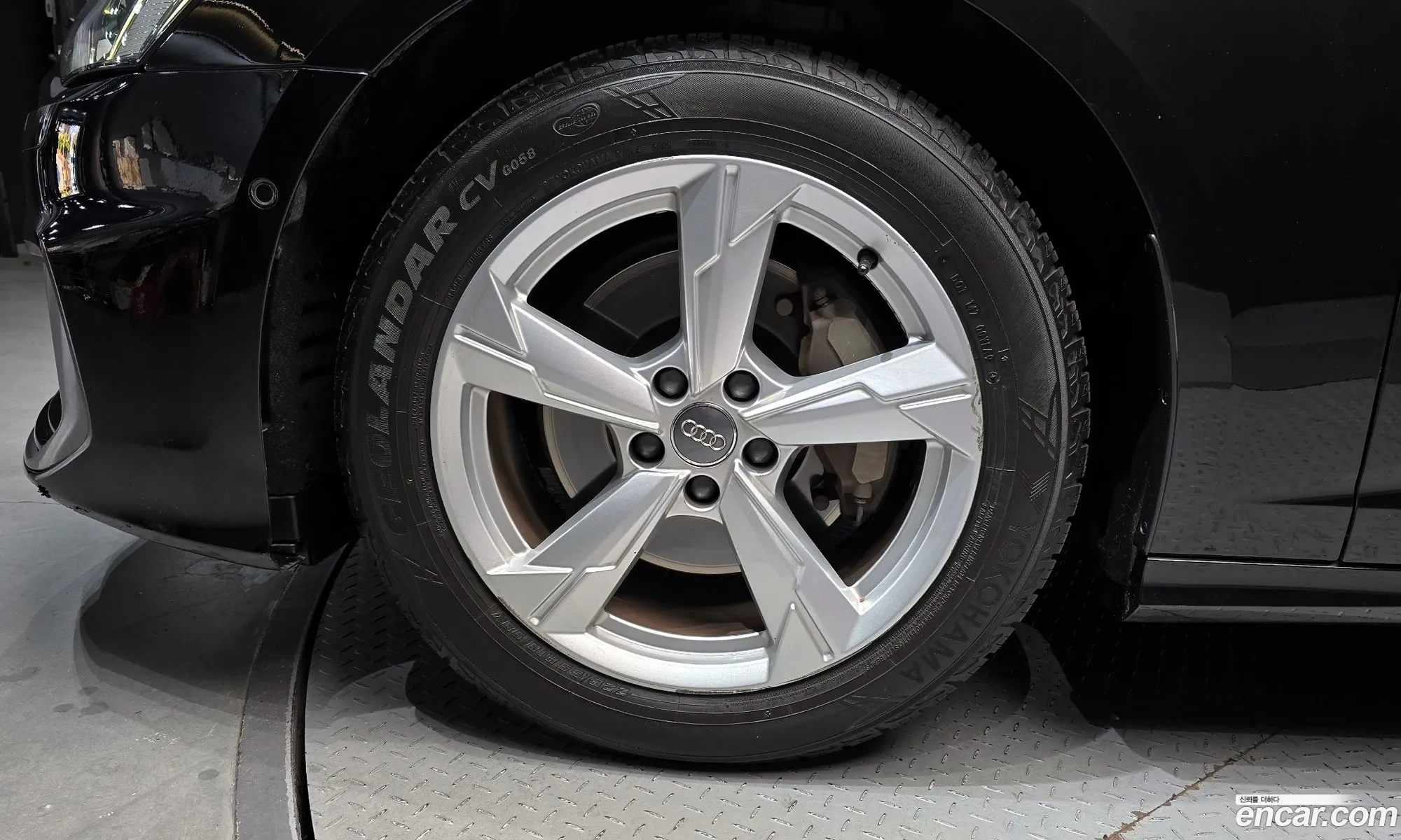 Audi A6 2019 WAUZZZF25LN013096 — 17