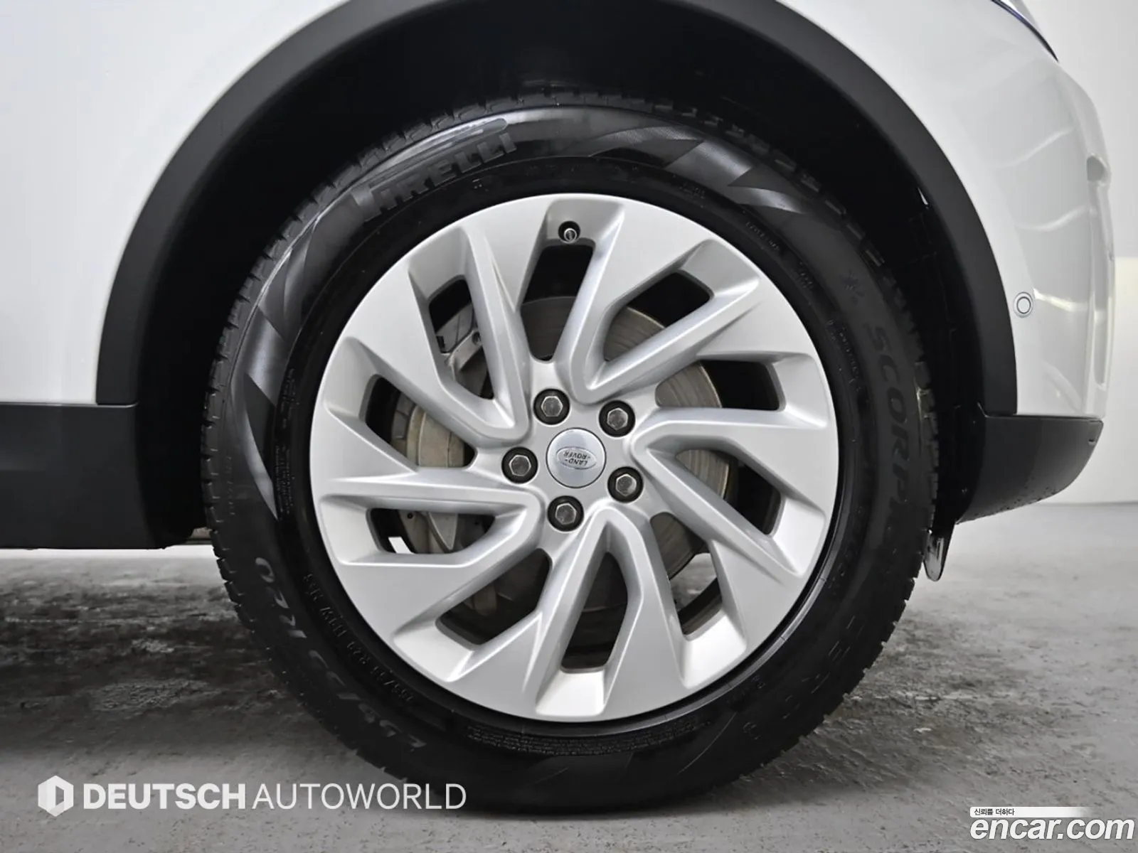 Land Rover Discovery 5 2024 — 12