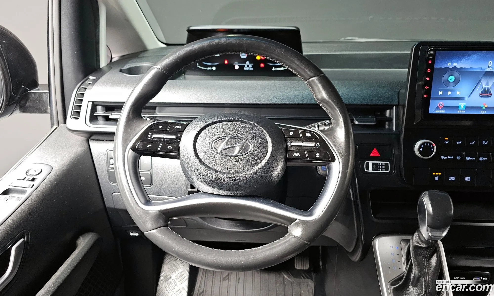 Hyundai Staria 2022 — 3