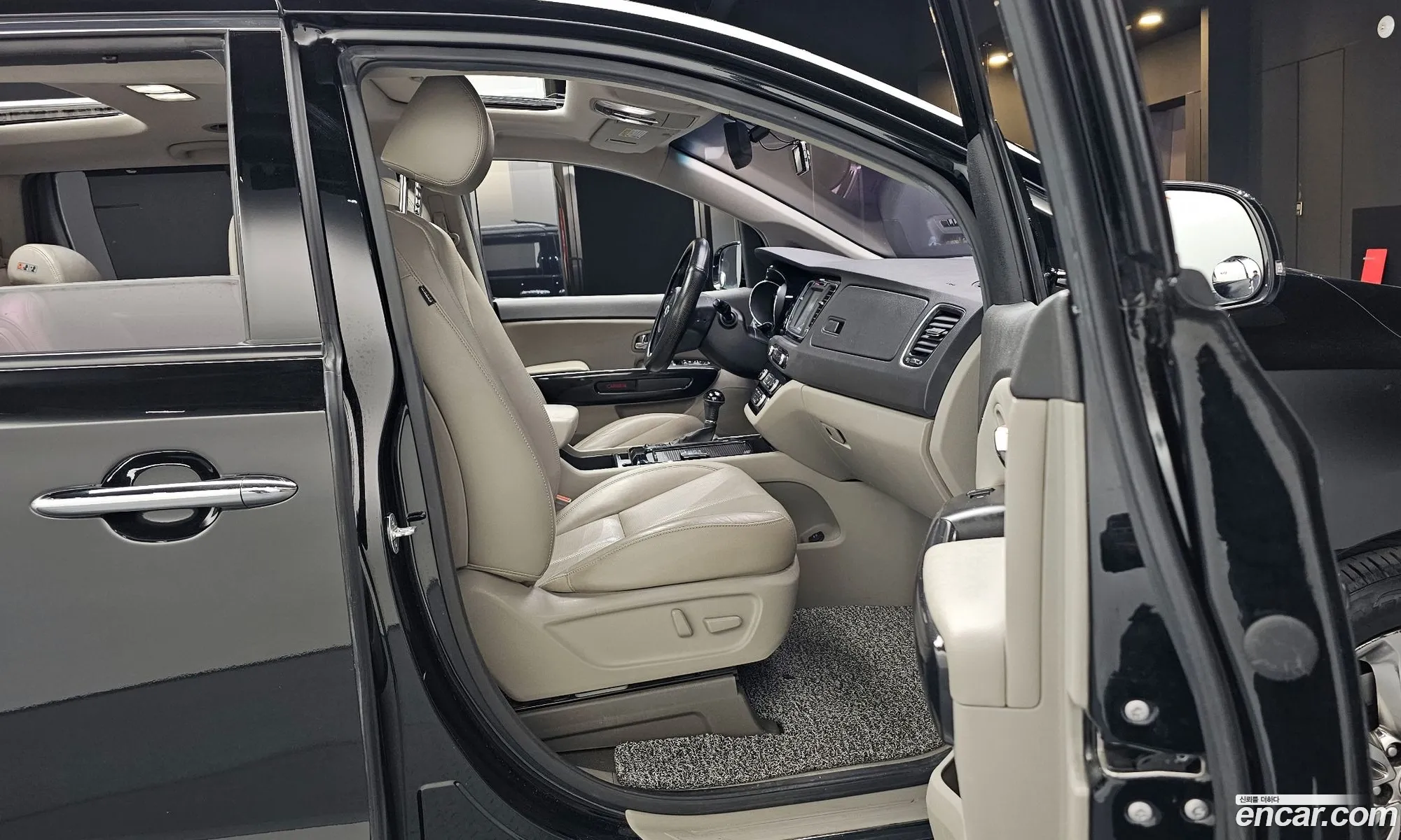 Kia Carnival 2016 — 11