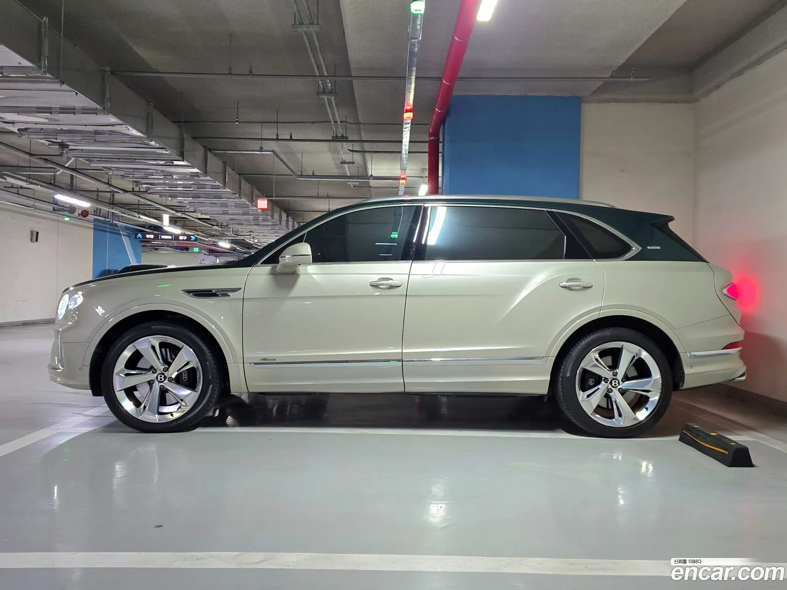 Bentley Bentayga 2024 — 10