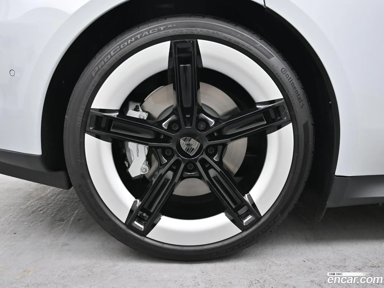 Porsche Taycan 2025 — 14