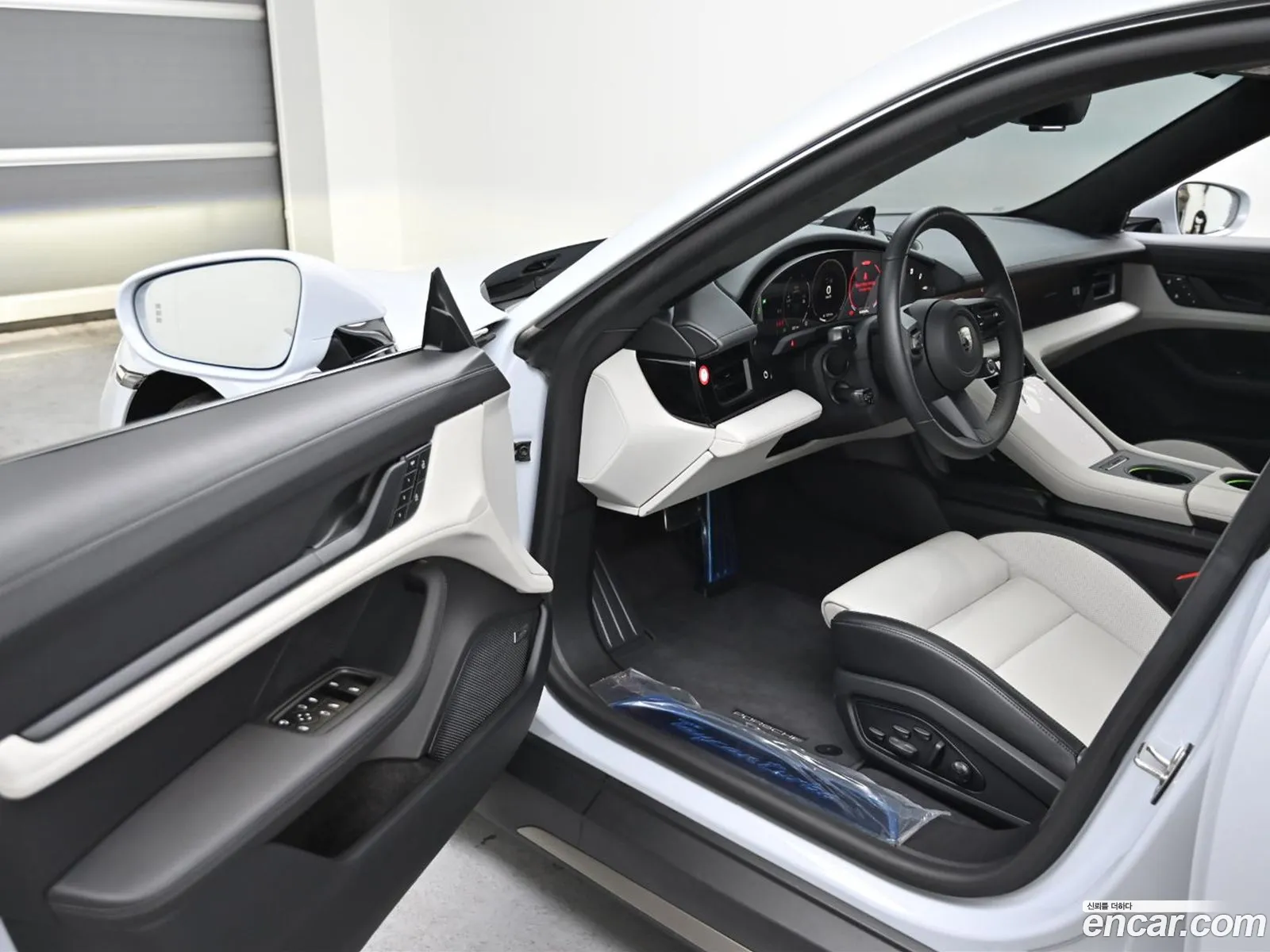 Porsche Taycan 2025 — 4