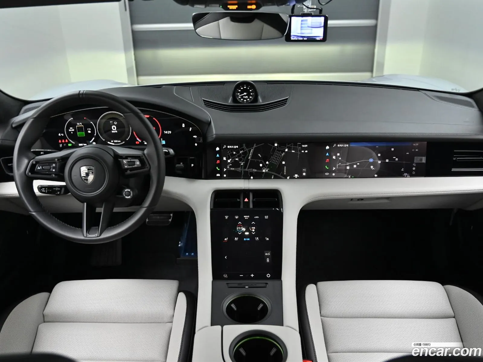 Porsche Taycan 2025 — 12