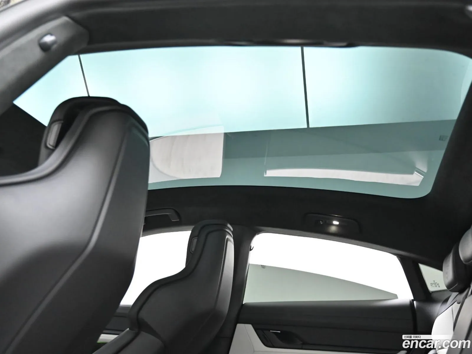 Porsche Taycan 2025 — 16