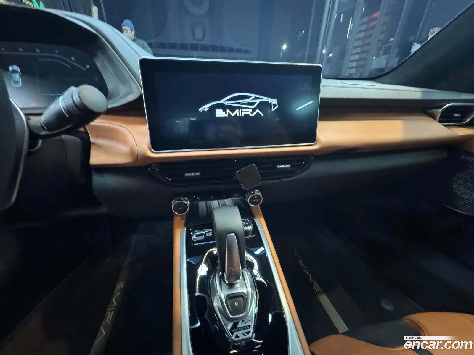 Lotus Emira 2024 — 8