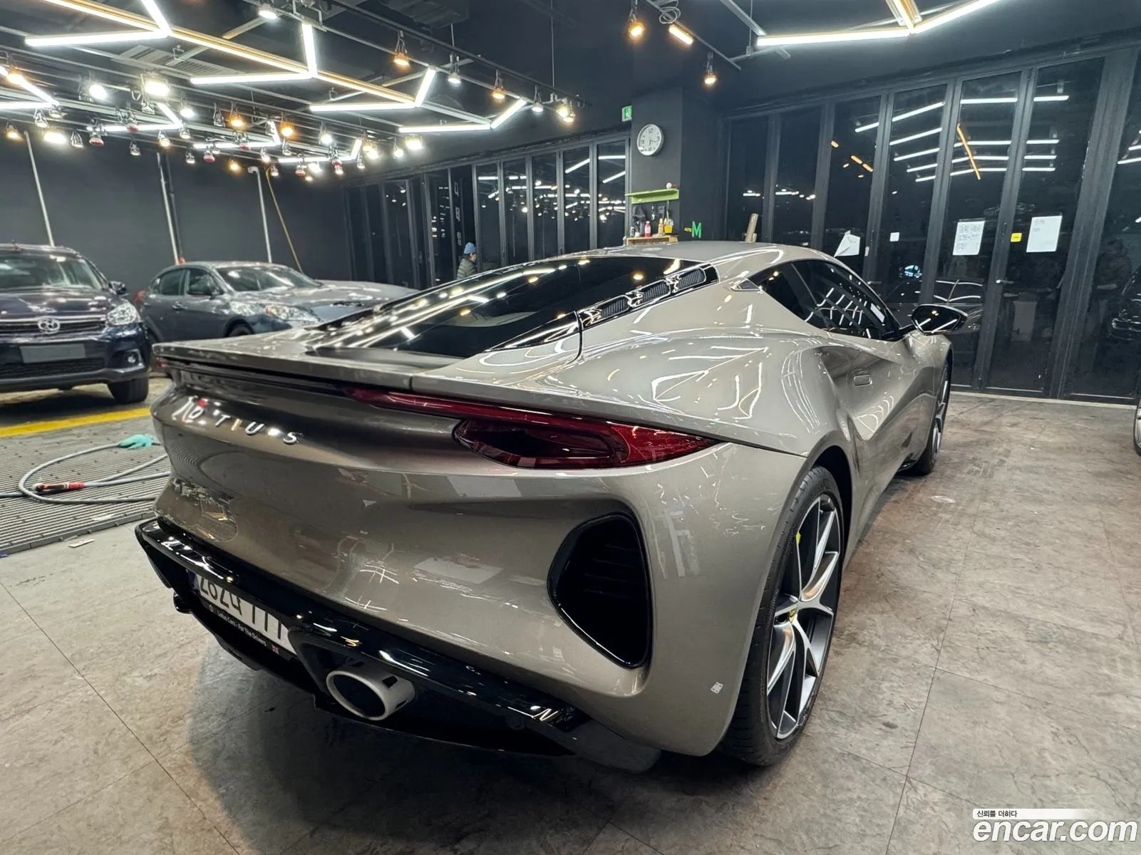 Lotus Emira 2024 — 17