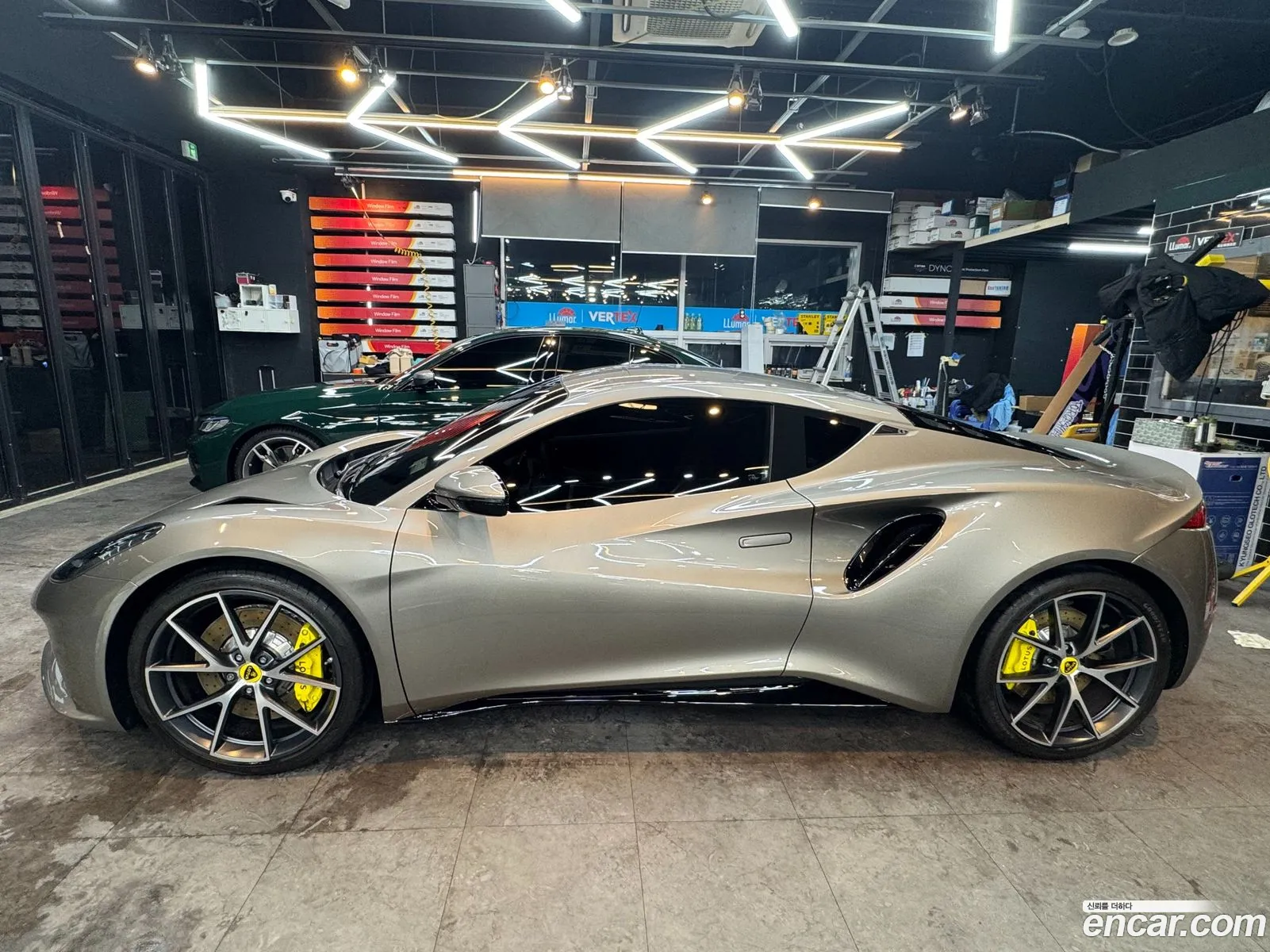 Lotus Emira 2024 — 13