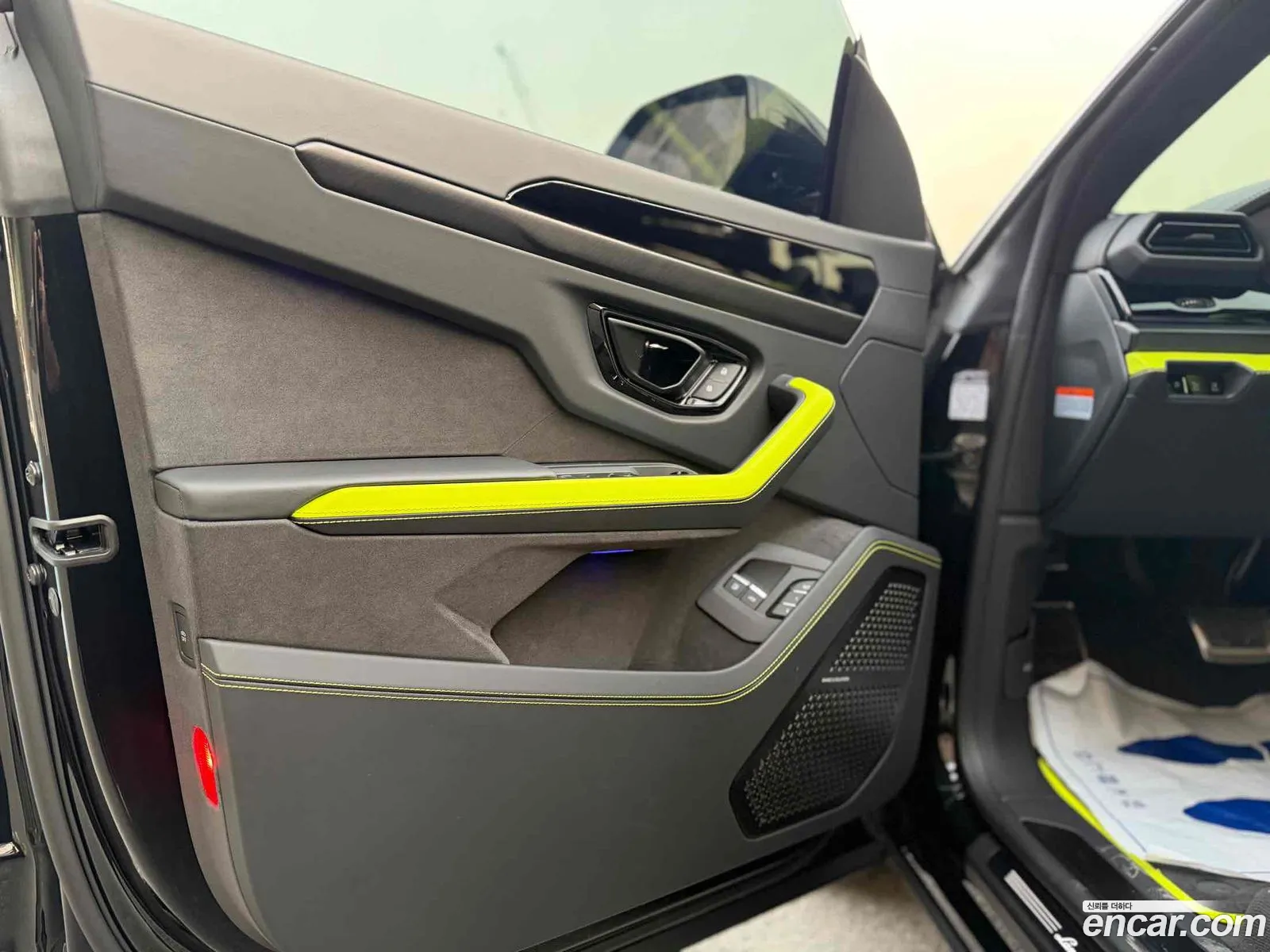 Lamborghini Urus 2026 — 10