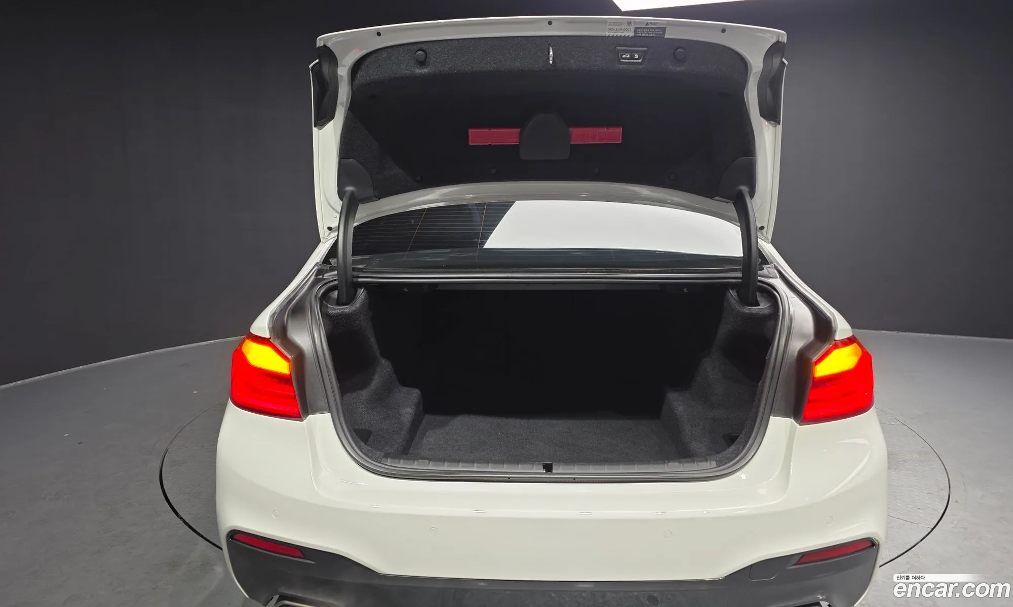 BMW 5 Series 2018 WBAJD3107JWC13972 — 8