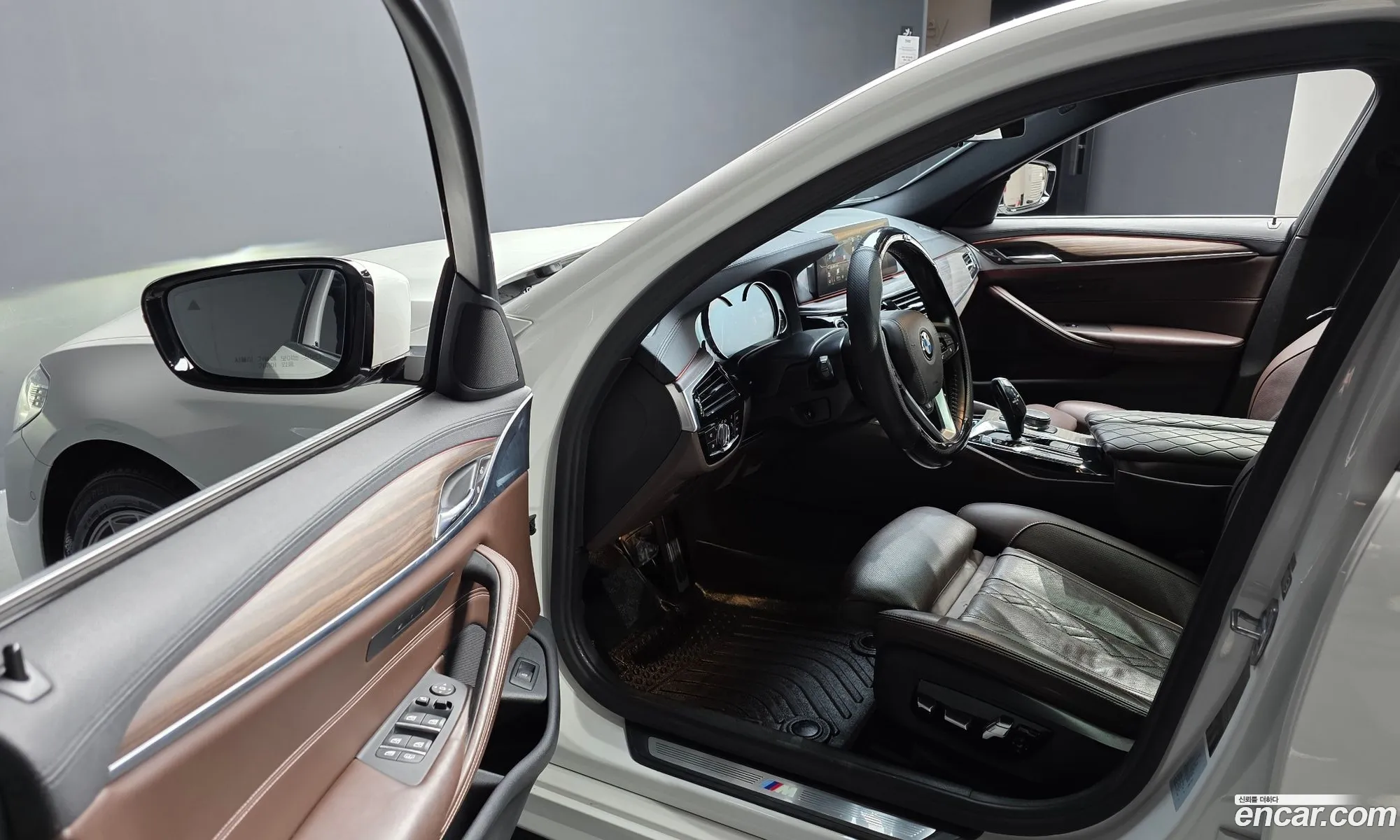 BMW 5 Series 2018 WBAJD3107JWC13972 — 4