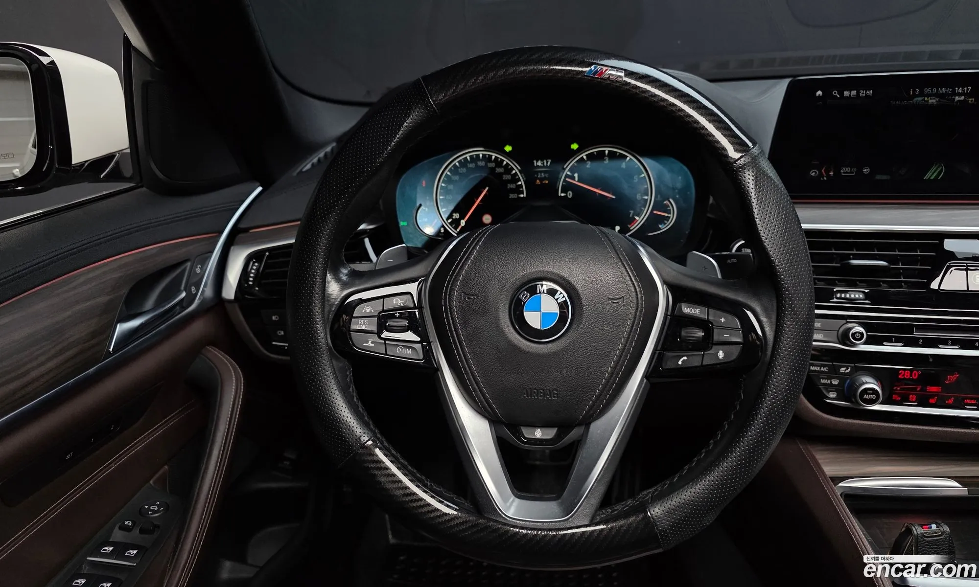 BMW 5 Series 2018 WBAJD3107JWC13972 — 10
