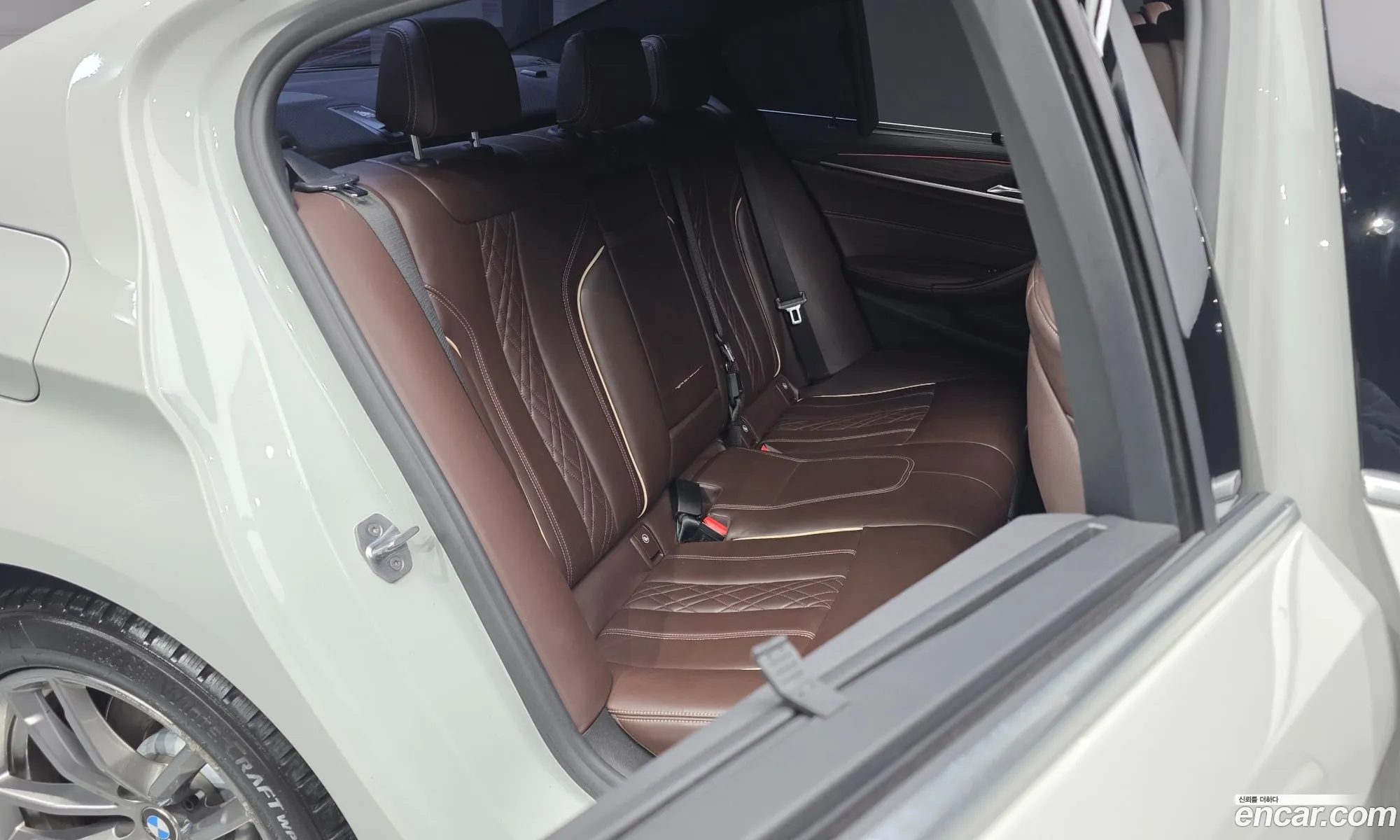 BMW 5 Series 2018 WBAJD3107JWC13972 — 16