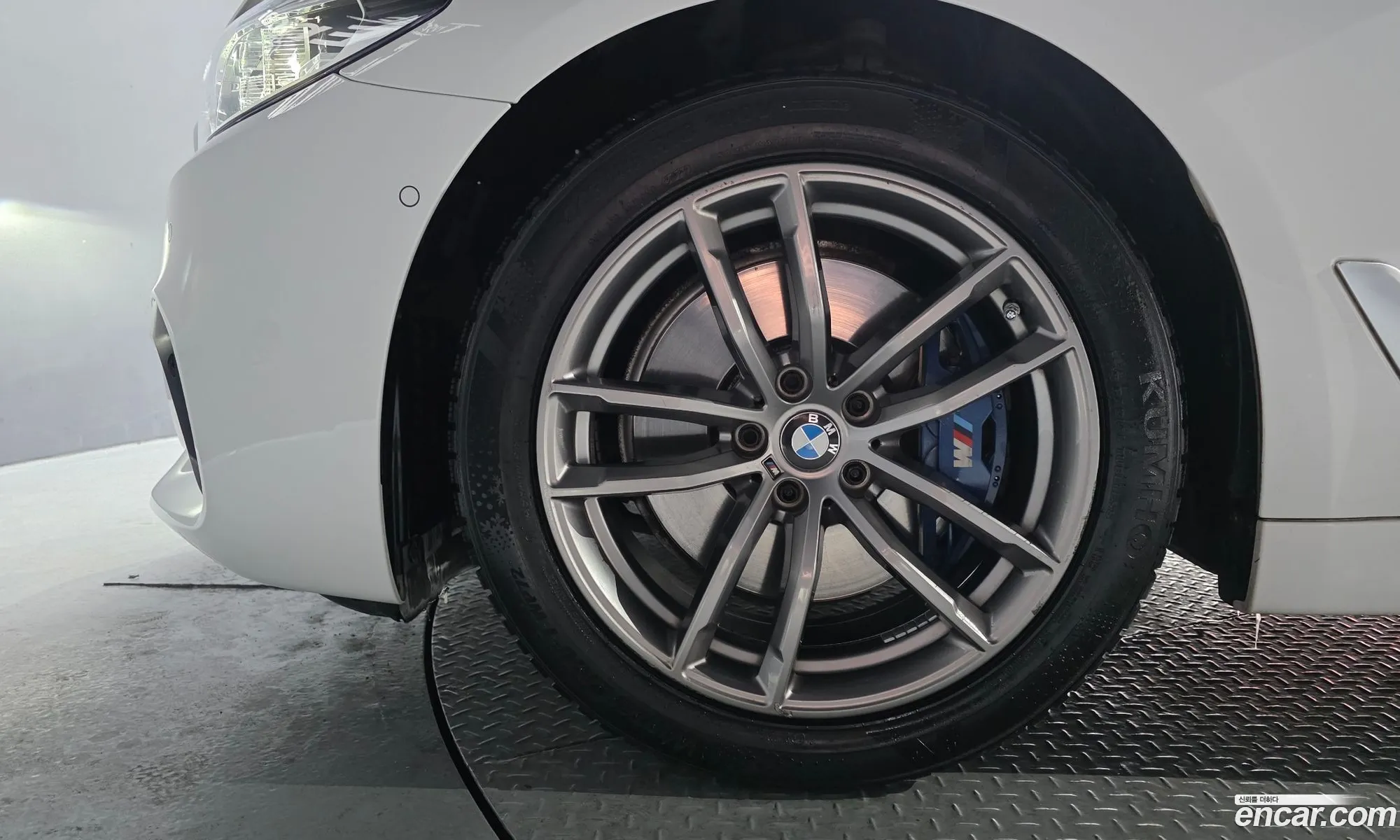 BMW 5 Series 2018 WBAJD3107JWC13972 — 7